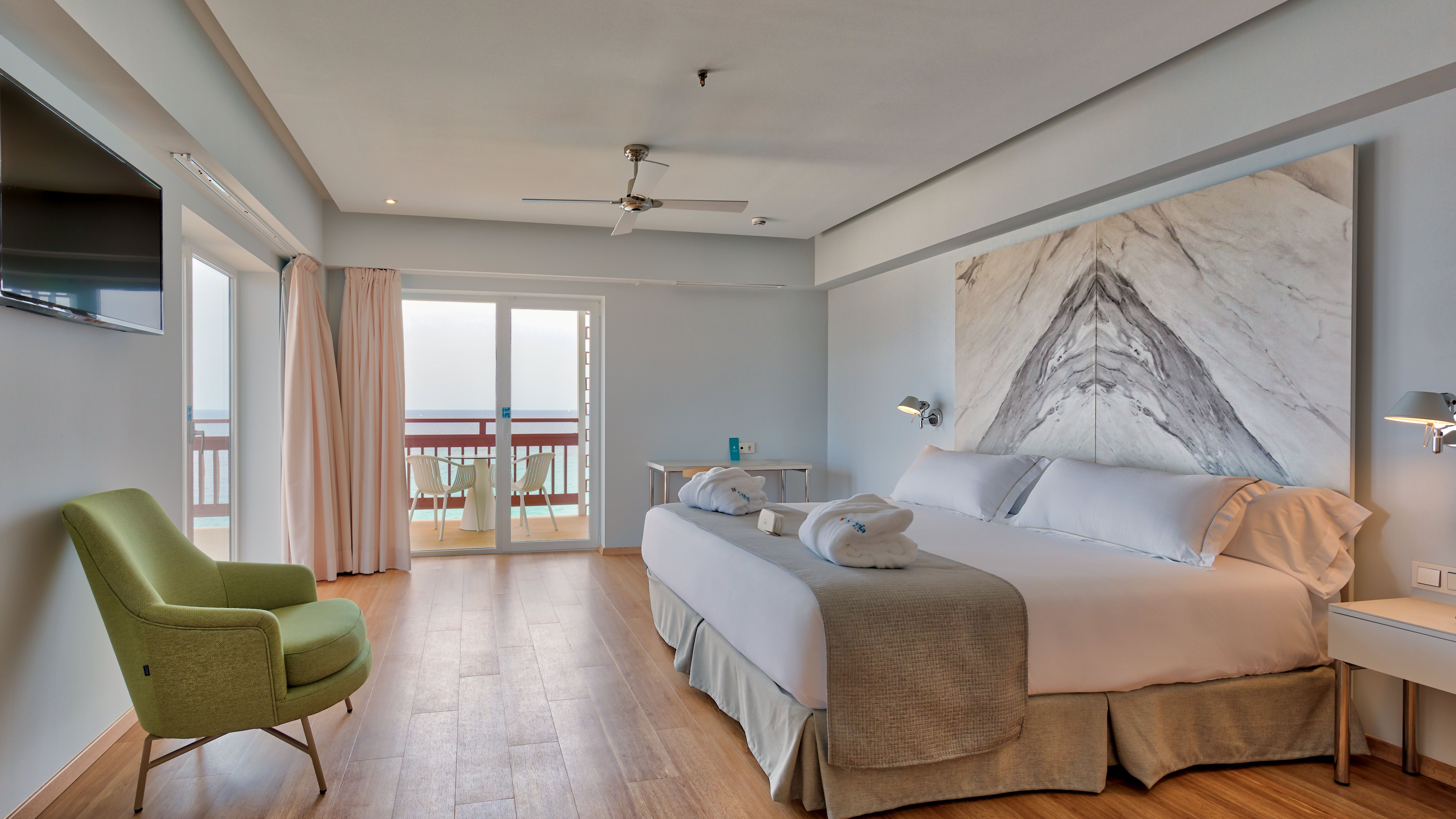 SUITE JUNIOR WITH BALCONY OR TERRACE