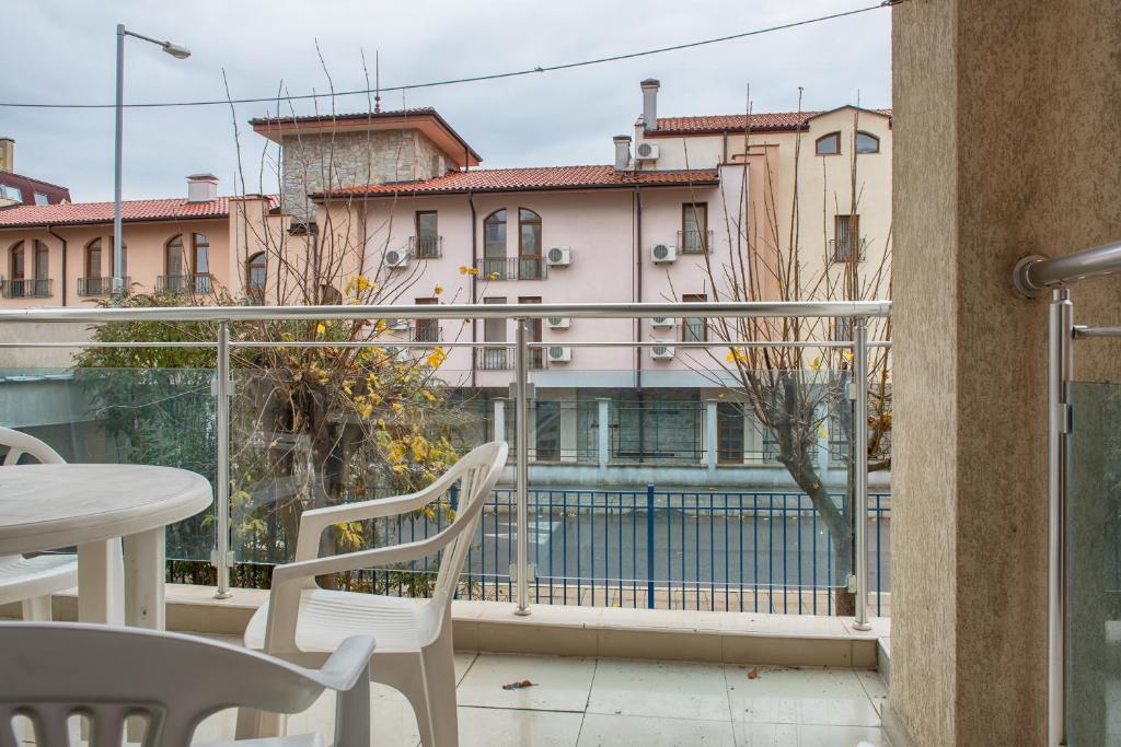 2 Bedroom Standard Apartment (Balcony)