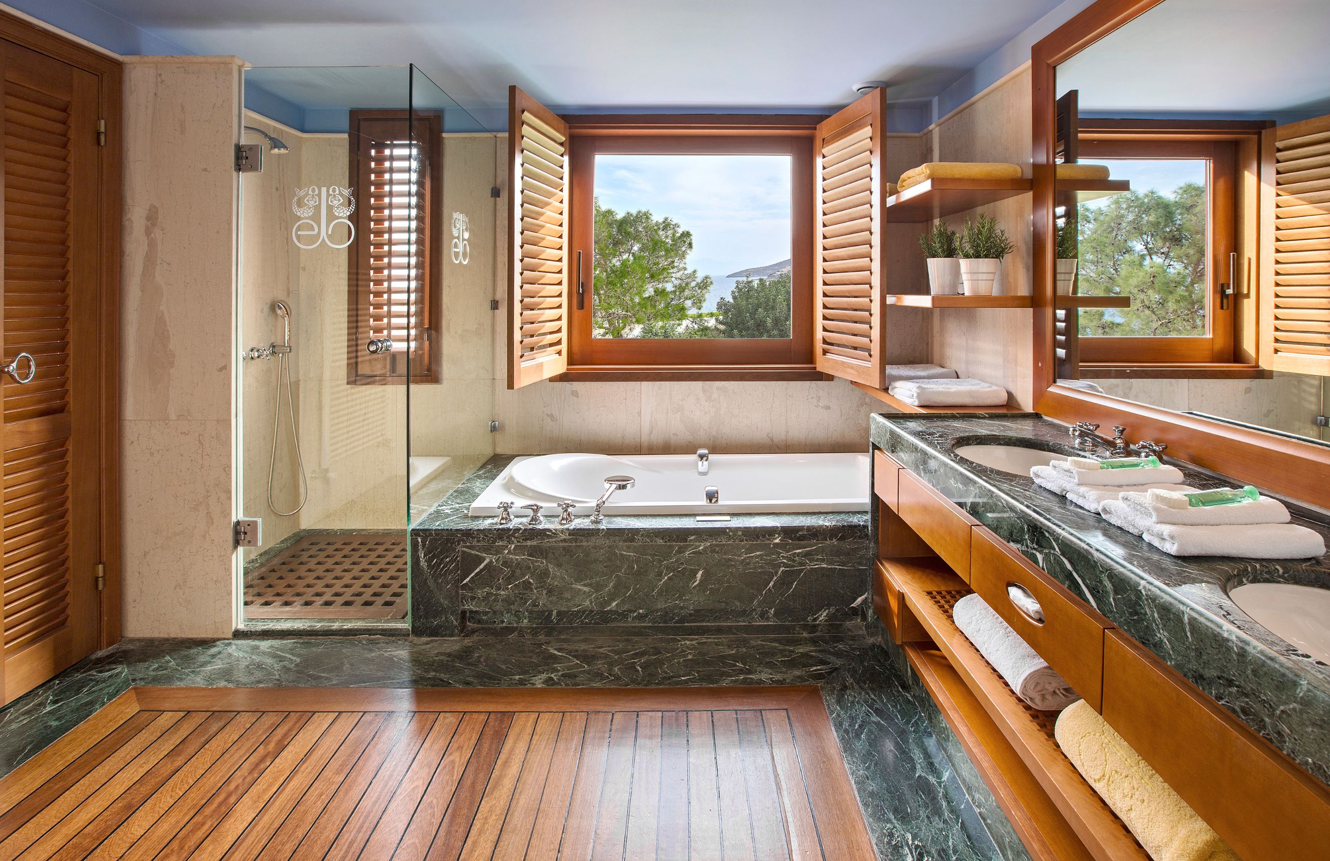 PREMIUM HOTEL/ BUNGALOW SUITE SEA VIEW 
