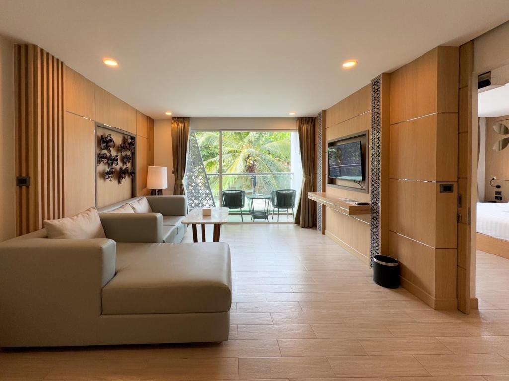 One Bedroom Suite City View