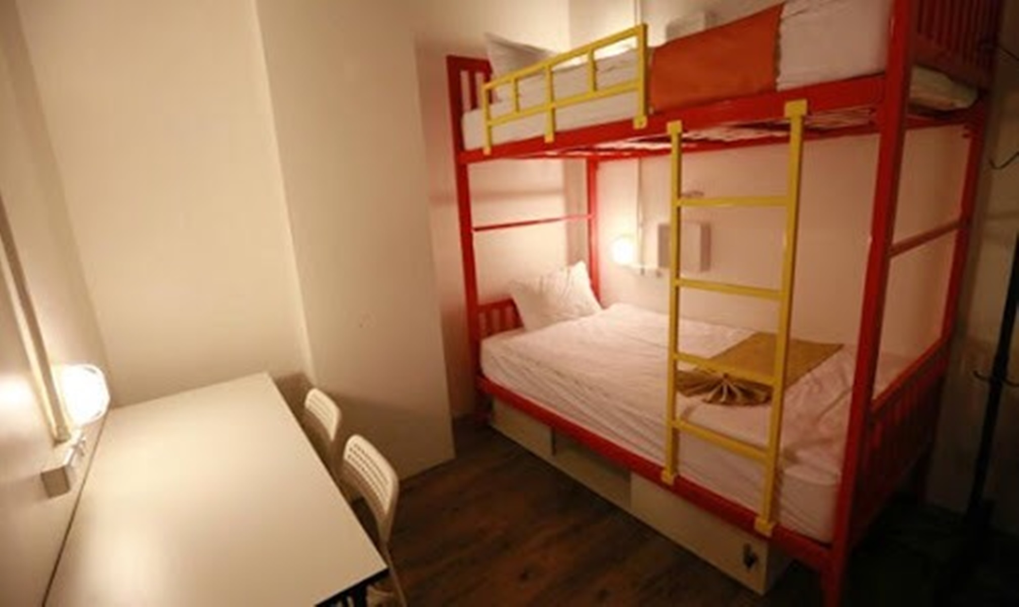 Share Dorm Lady