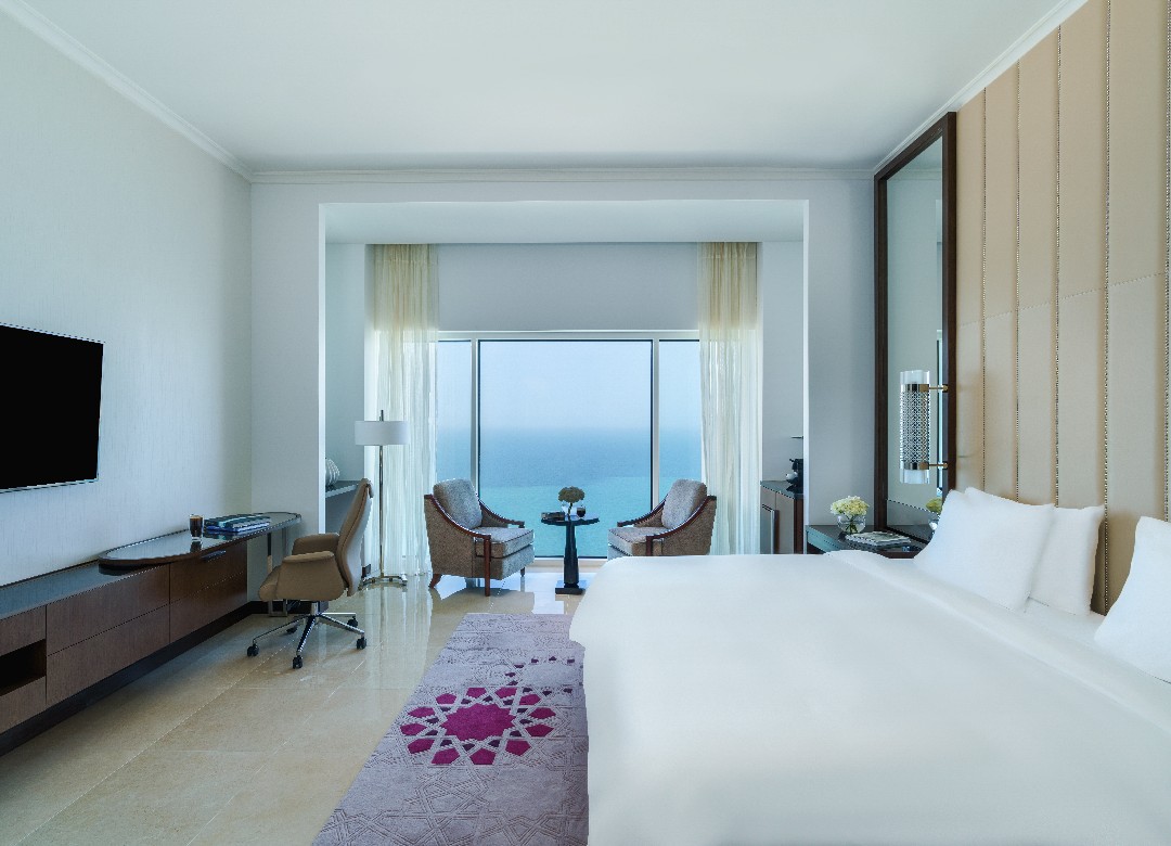 DELUXE ROOM SEA VIEW KING / TWIN