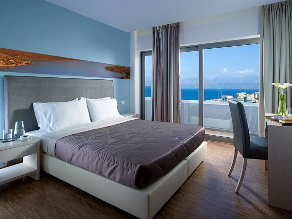 Creta, Hotel Mistral Bay, camera, pat dublu, birou, balcon.jpeg