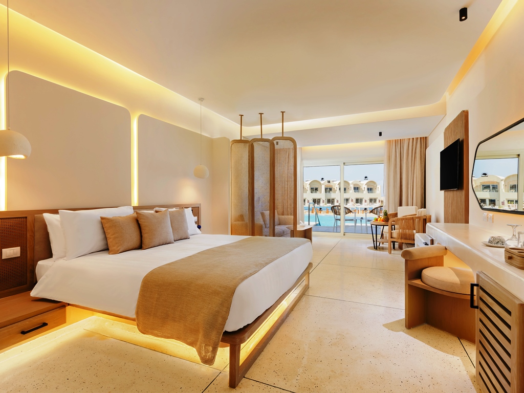 Junior Swim-Up Suite