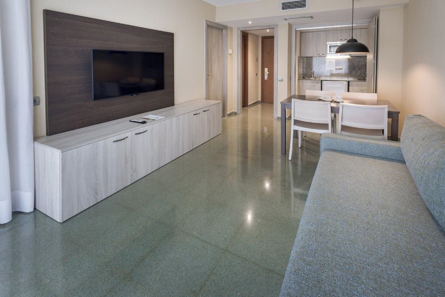 1 BEDROOM APARTMENT