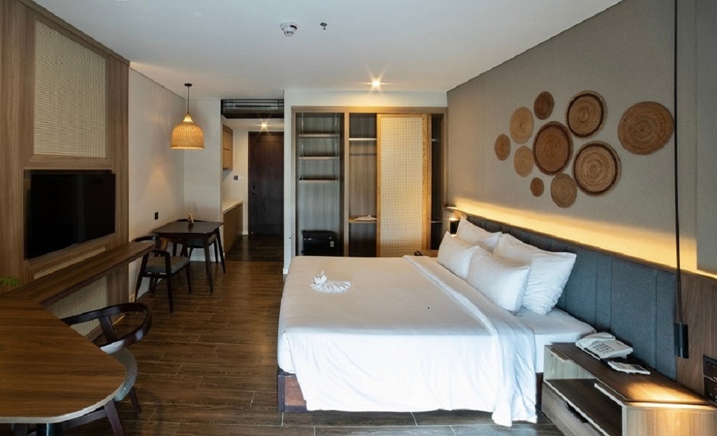 DELUXE SEA VIEW