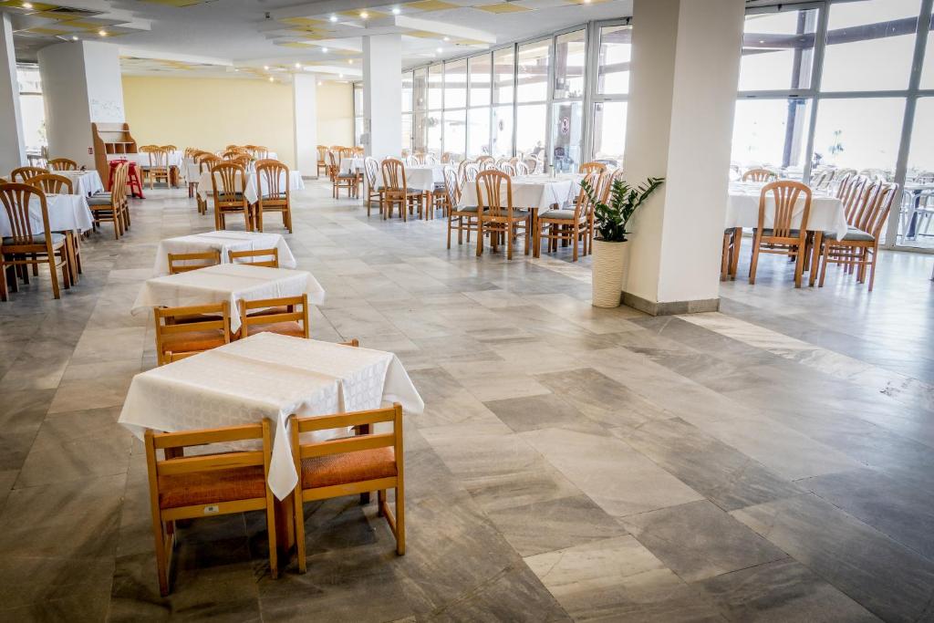 MAIN RESTAURANT