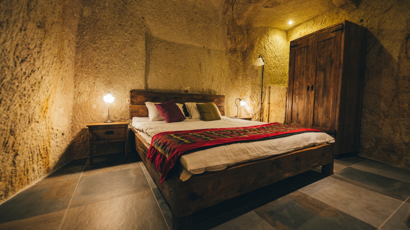 CAVE SUITE ROOM