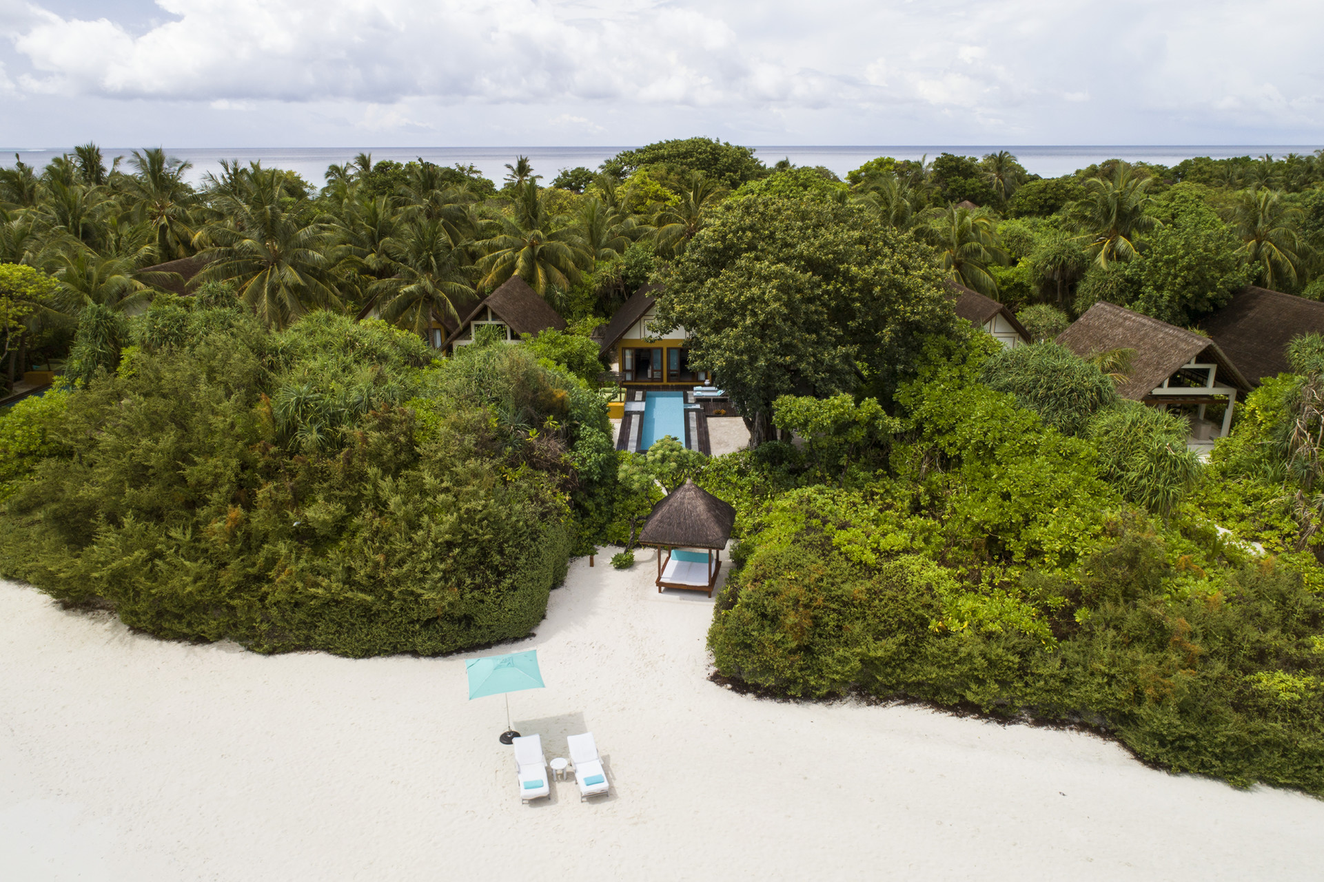 FAMILY BEACH VILLA WITH POOL