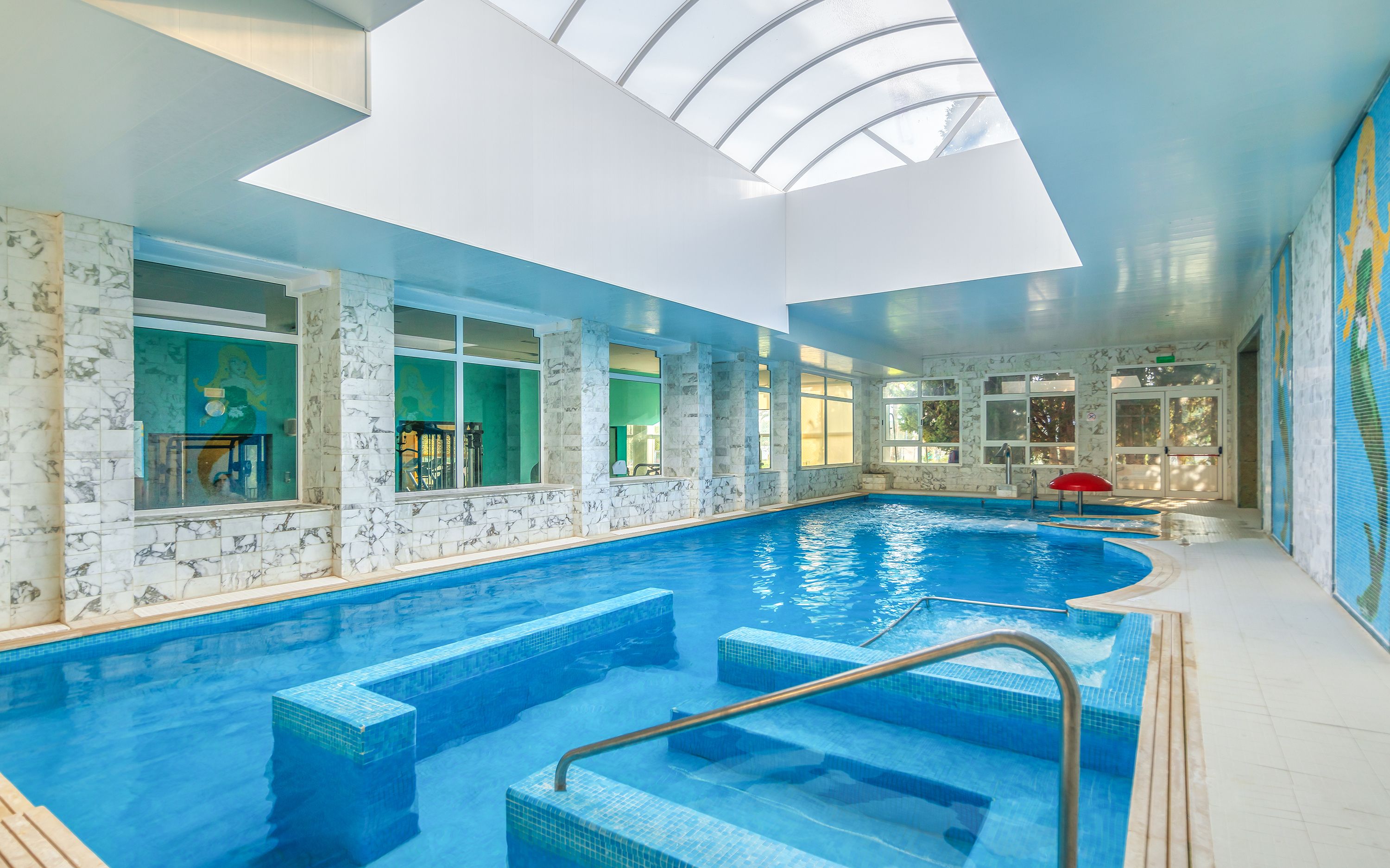 Piscină interioară