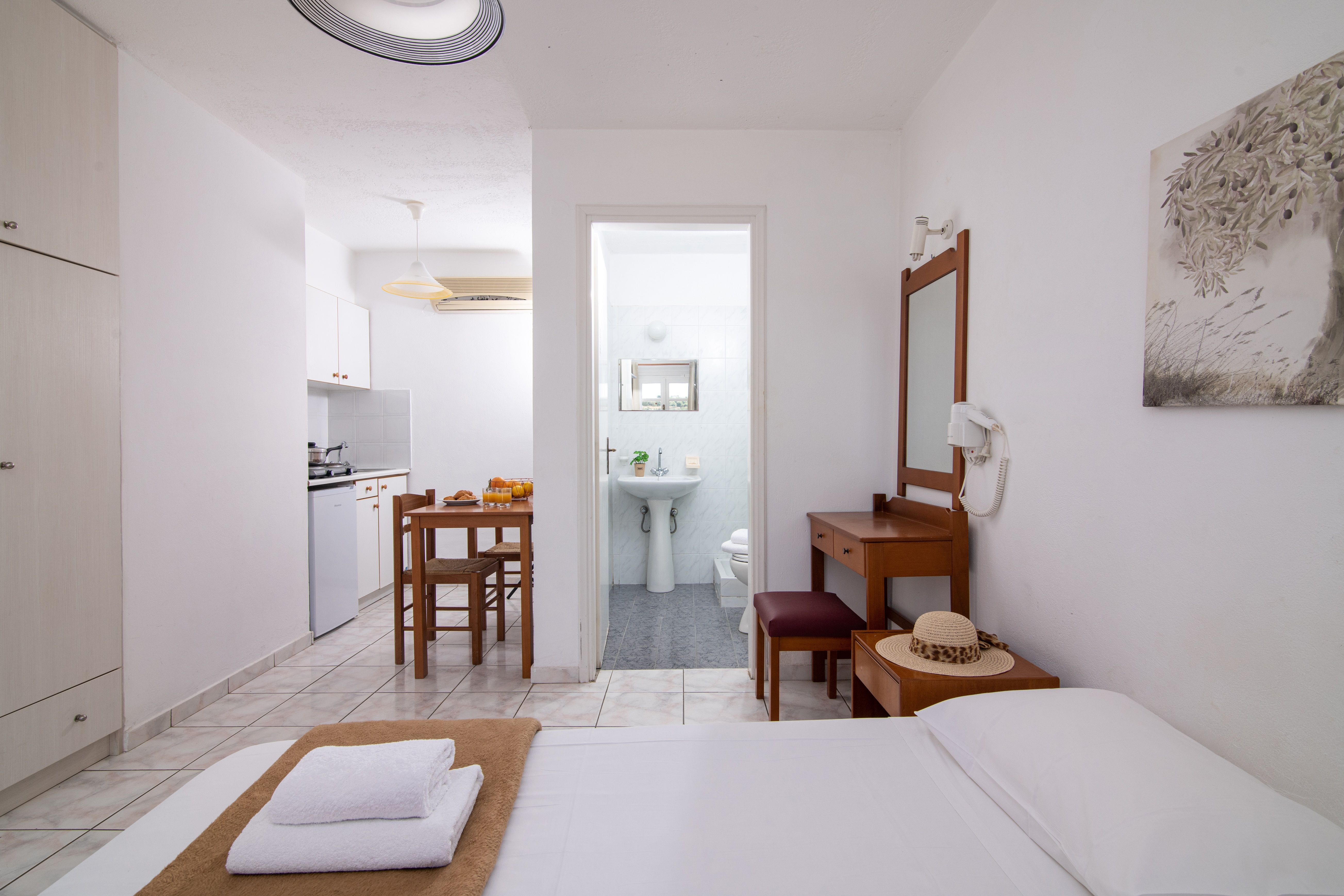 Studio with Garden or Pool View