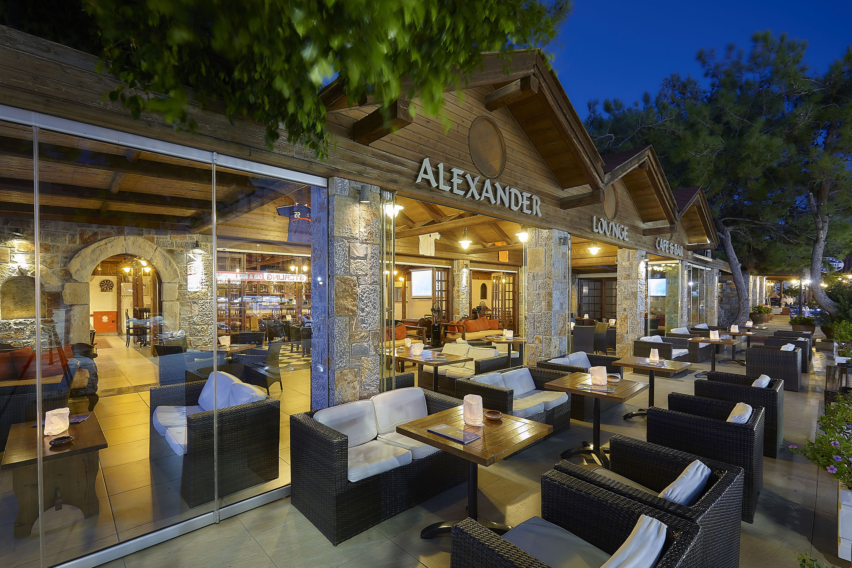 ALEXANDER LOUNGE BAR 