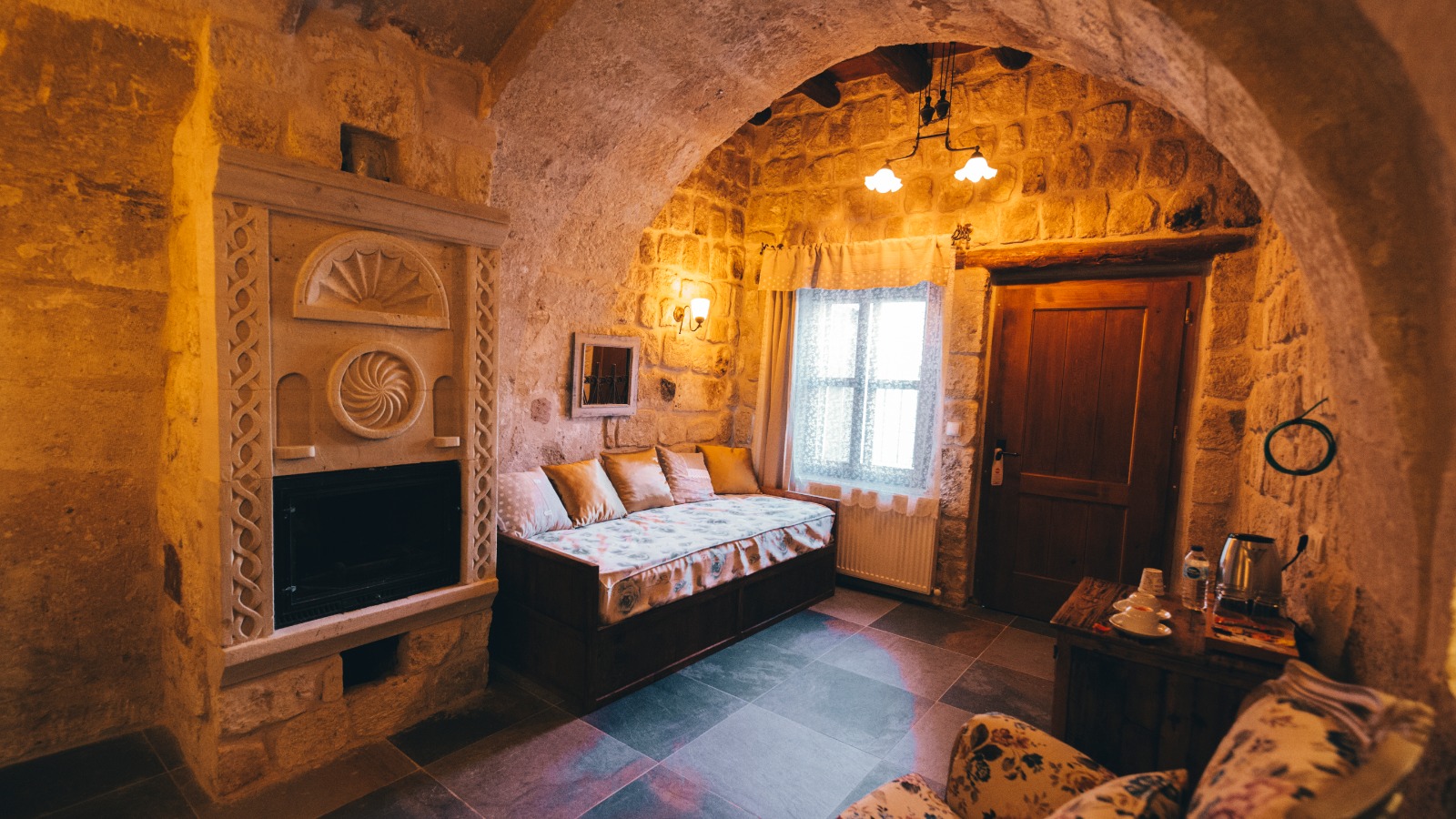CAVE SUITE ROOM