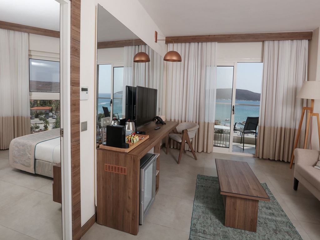 DELUXE SEAVIEW ROOM