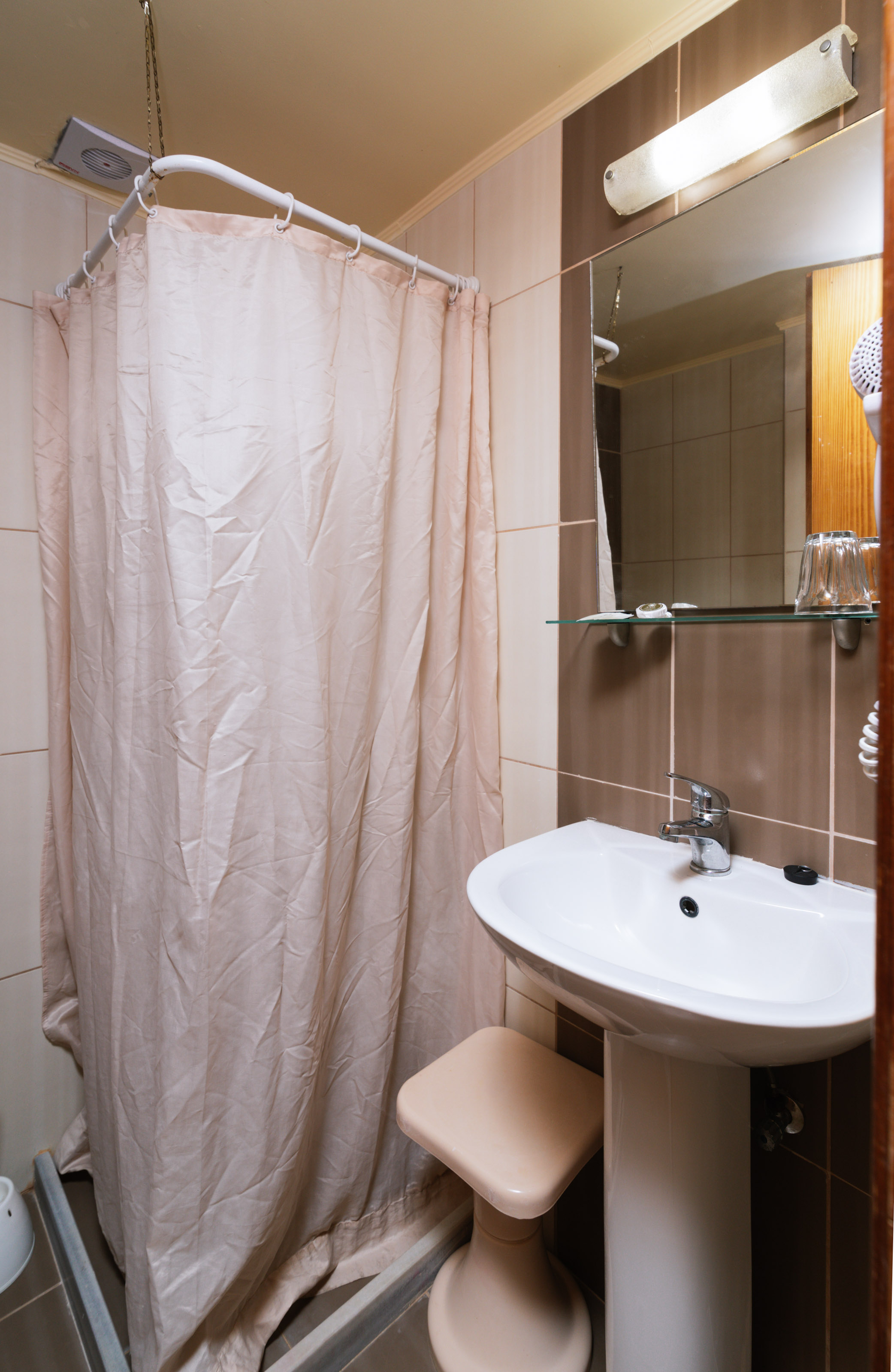 DOUBLE ROOM