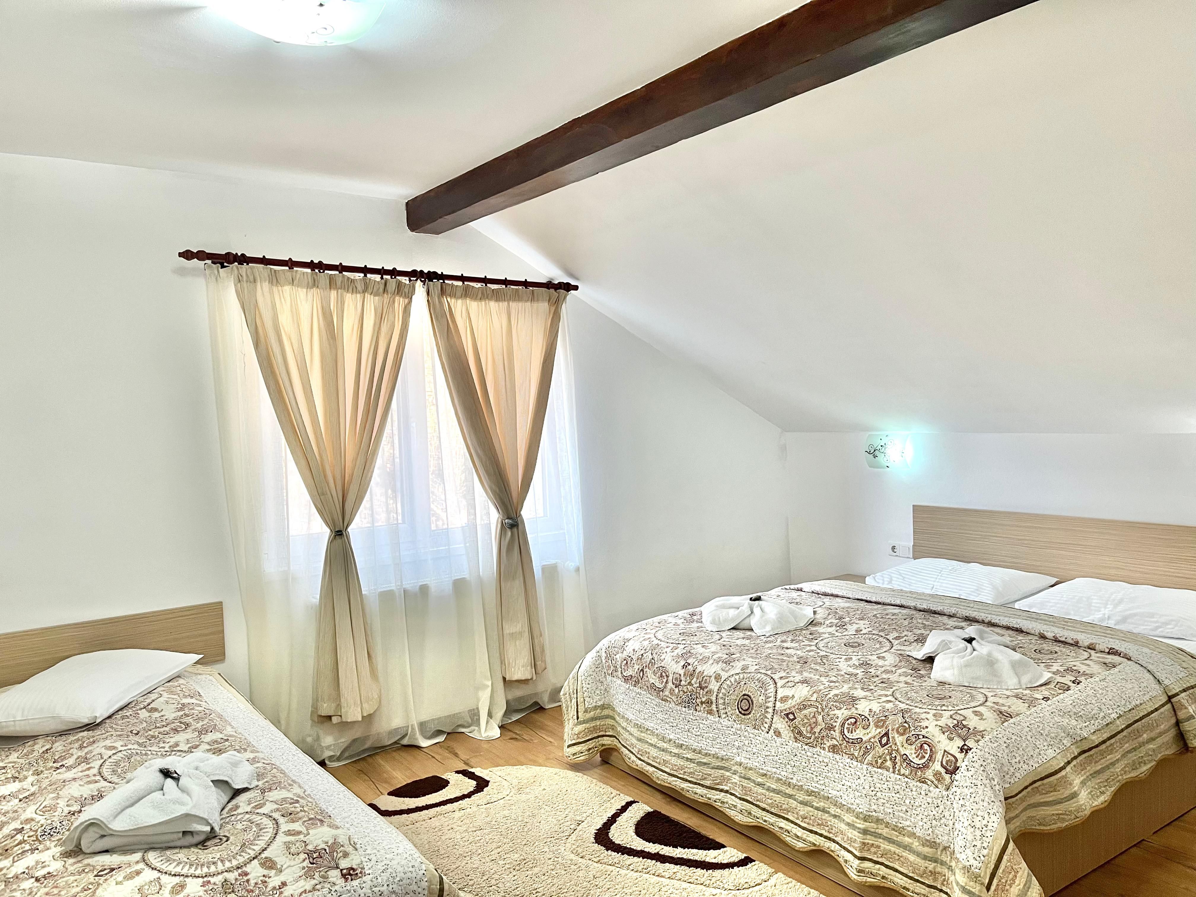 Cameră triplă