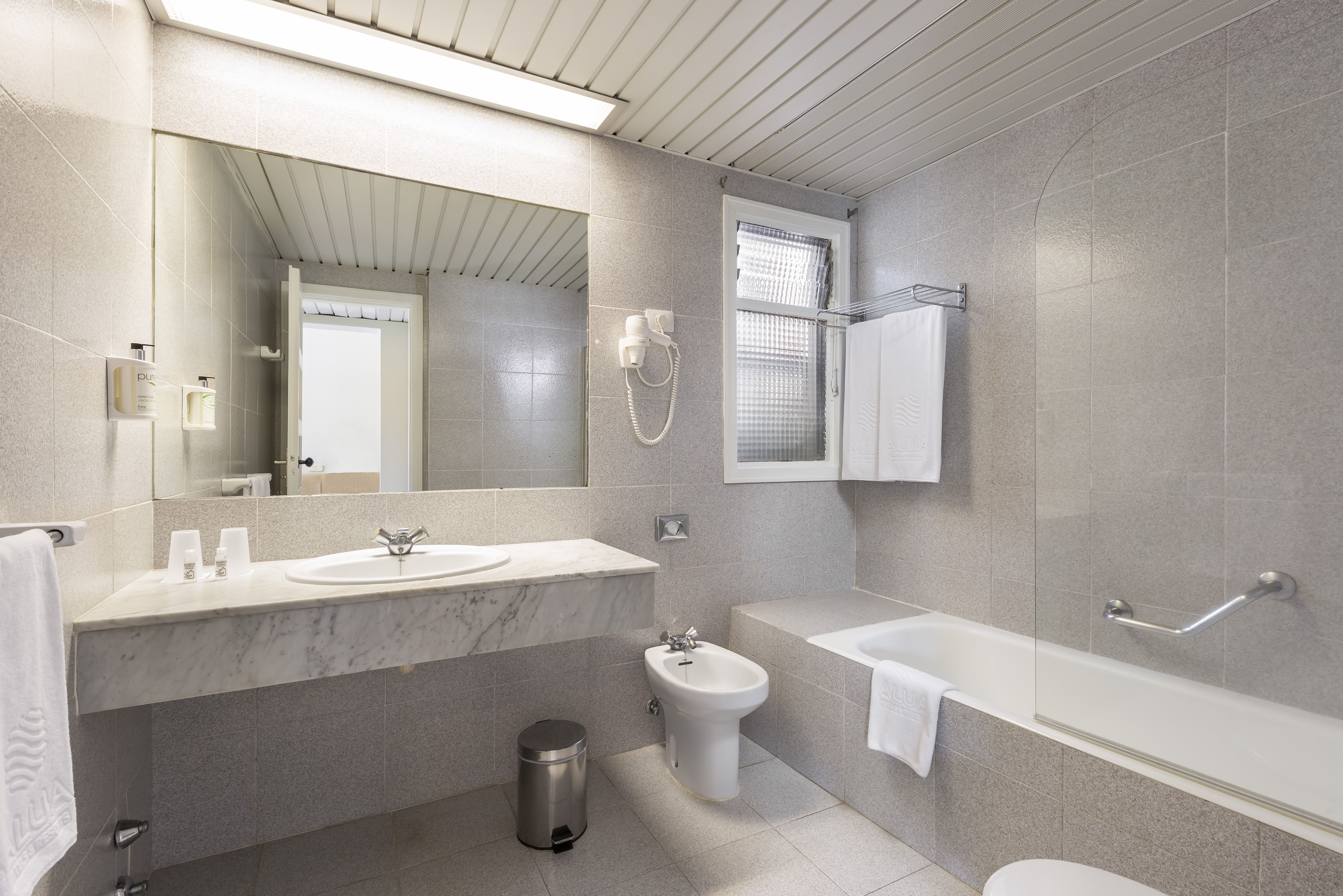 DOUBLE ROOM WITHOUT BALCONY