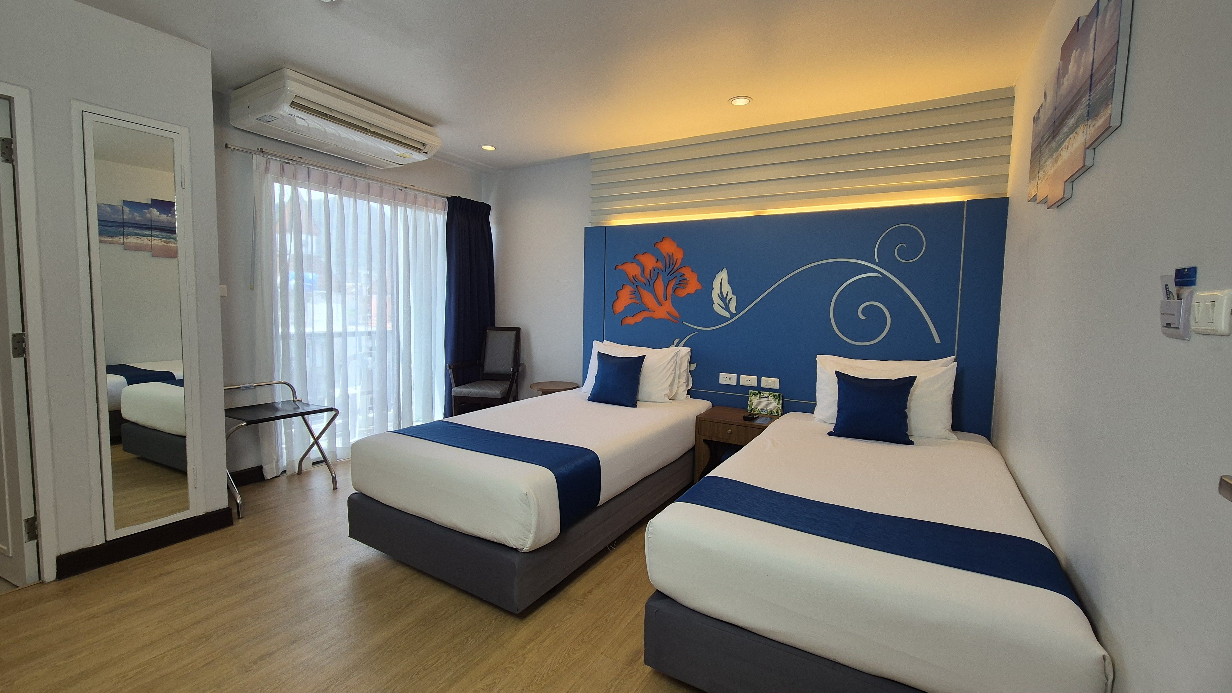  DELUXE ROOM 