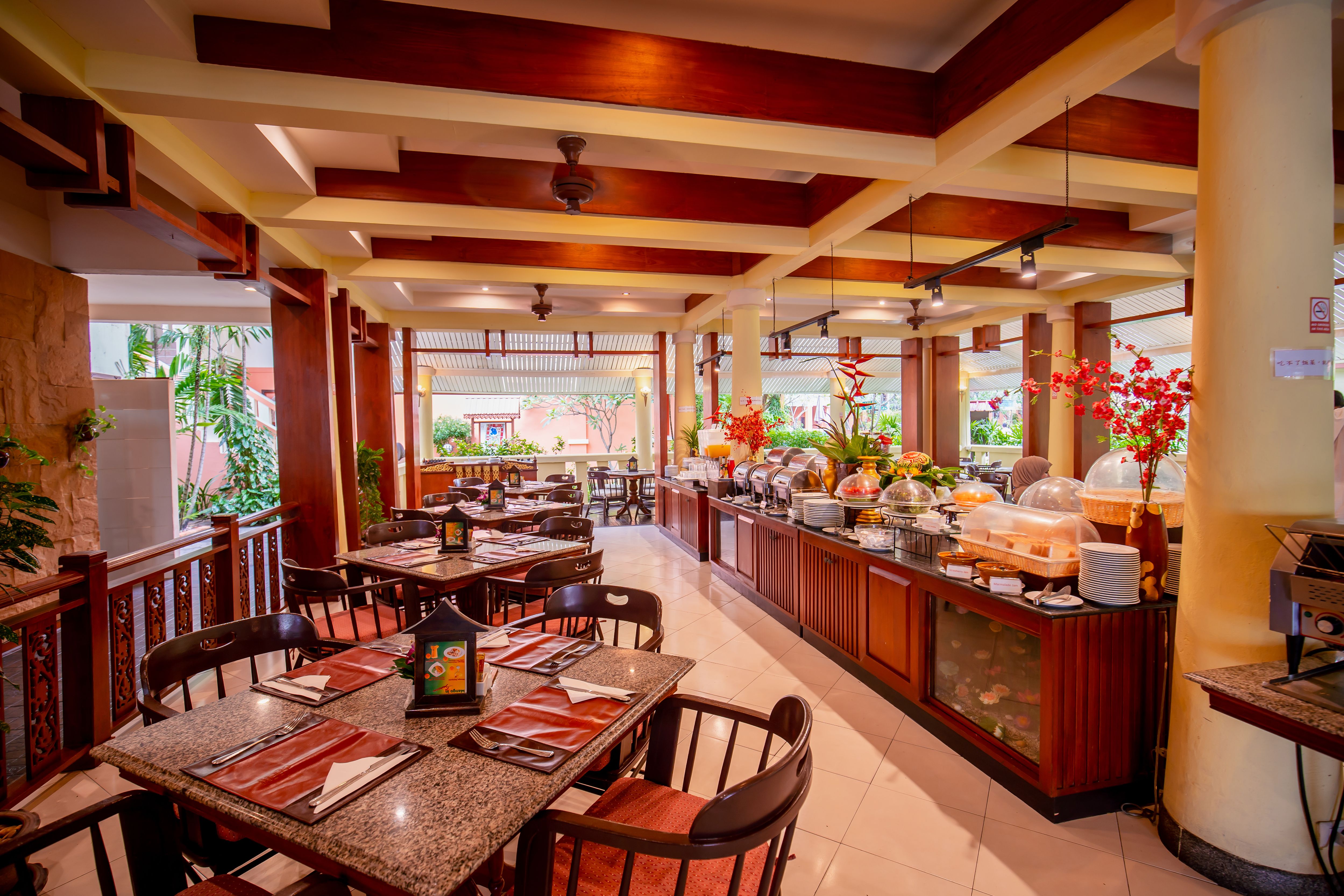 THE BALCONY RESTAURANT