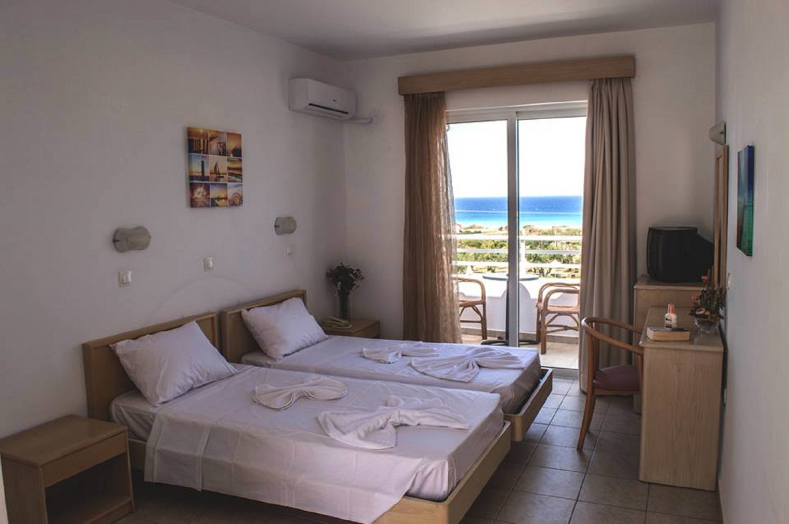 DOUBLE ROOM