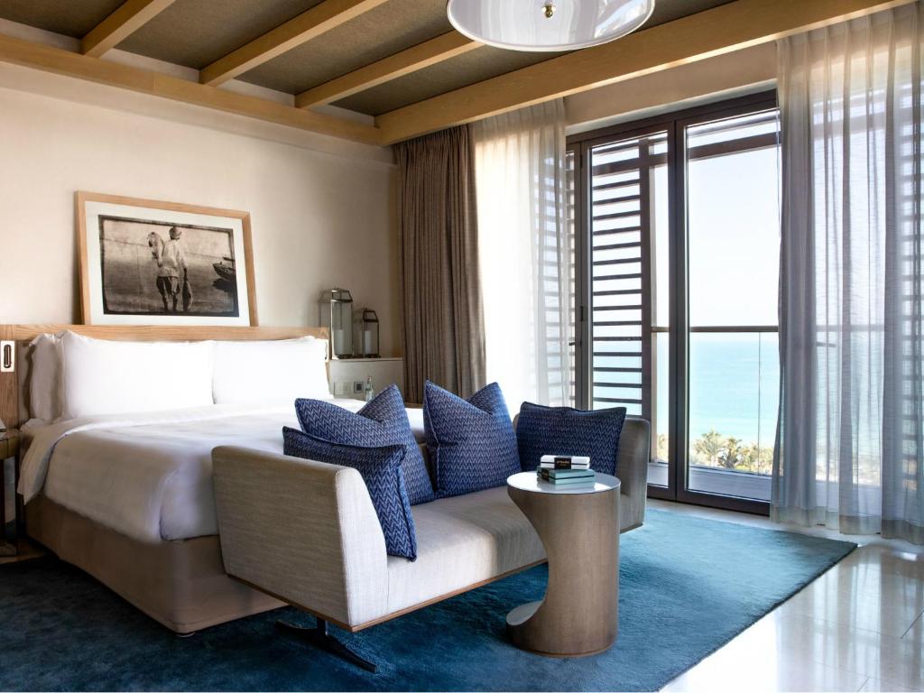 One Bedroom Burj View Suite