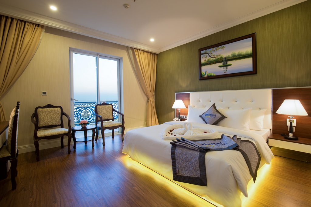 SUITE SEA VIEW WITH BALCONY (MAIN BUILDING)