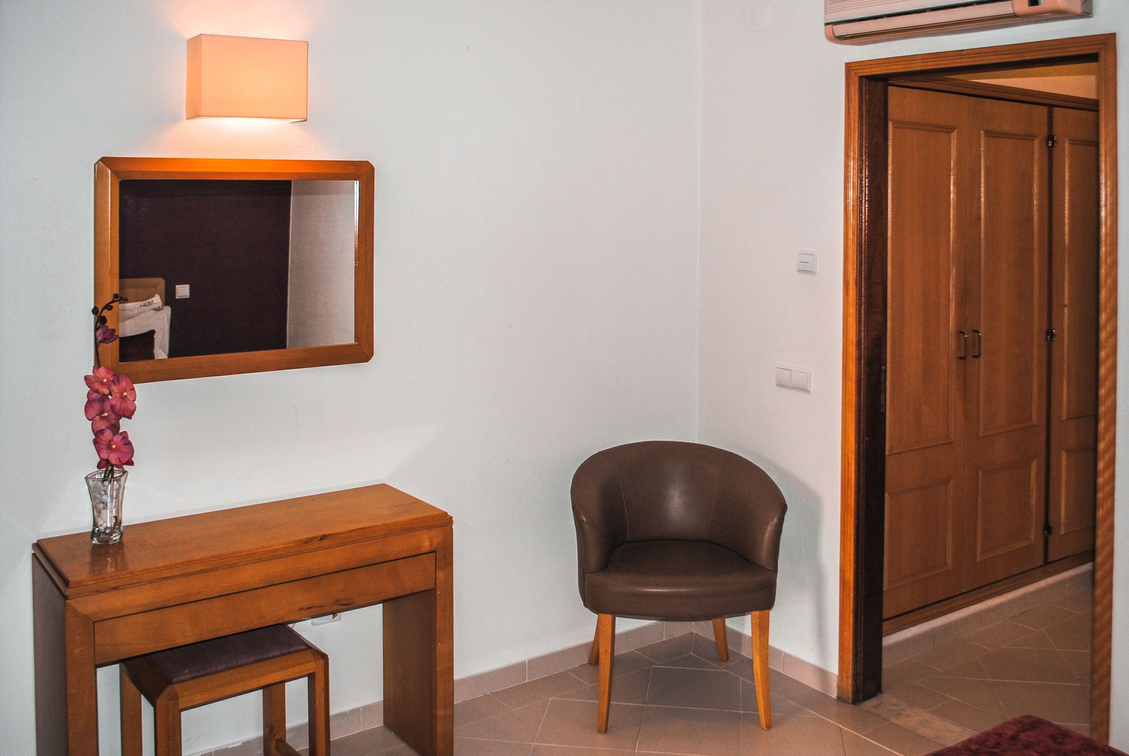 ONE BEDROOM JUNIOR CLUB