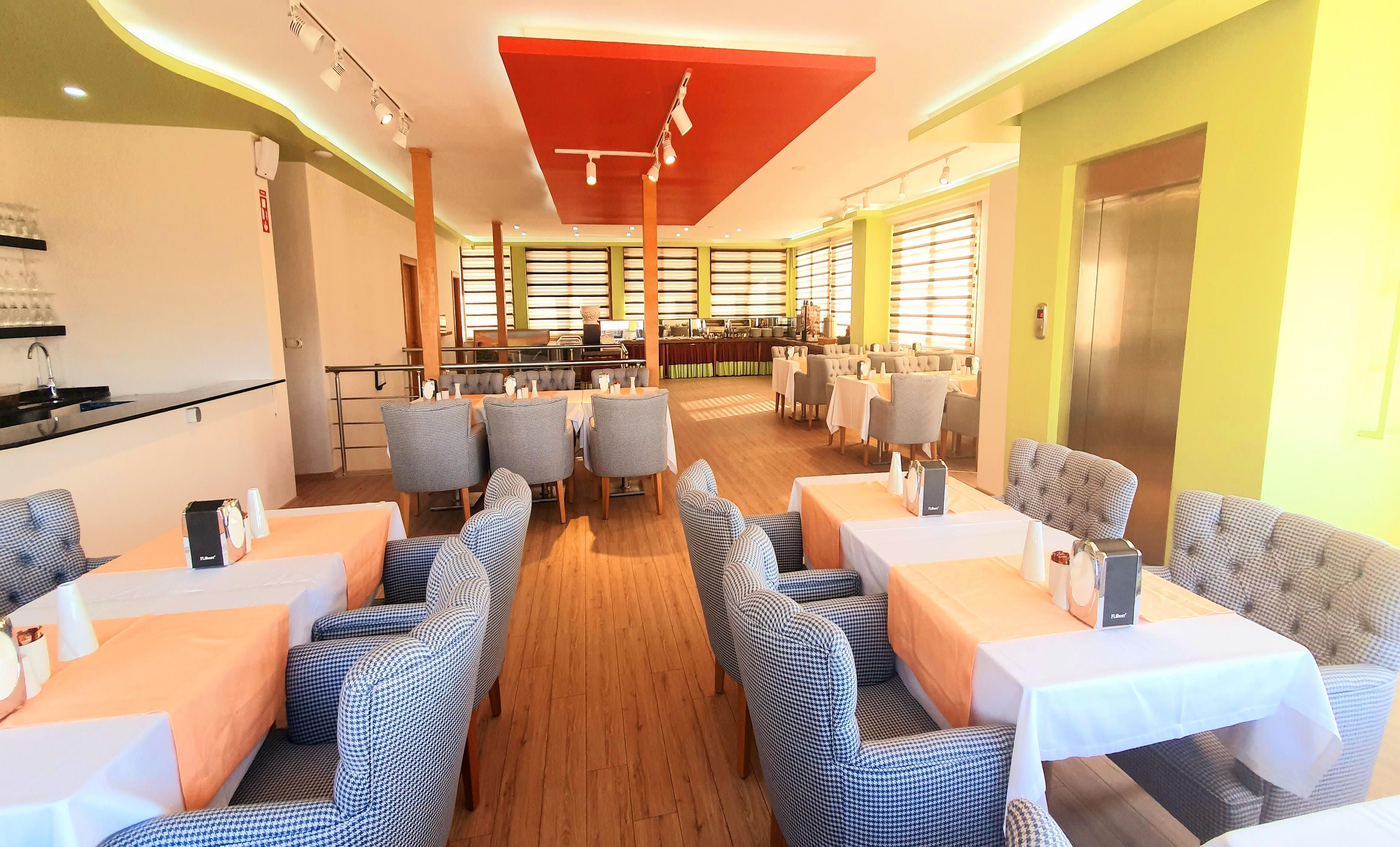 MAIN RESTOURANT