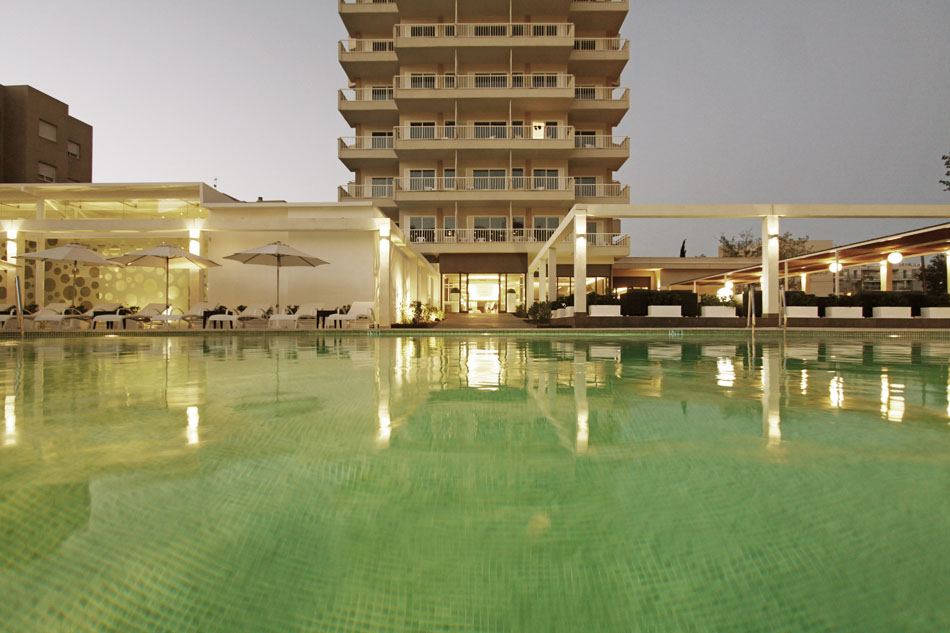hotel-caballero-mallorca-piscina-fachada-1.jpg