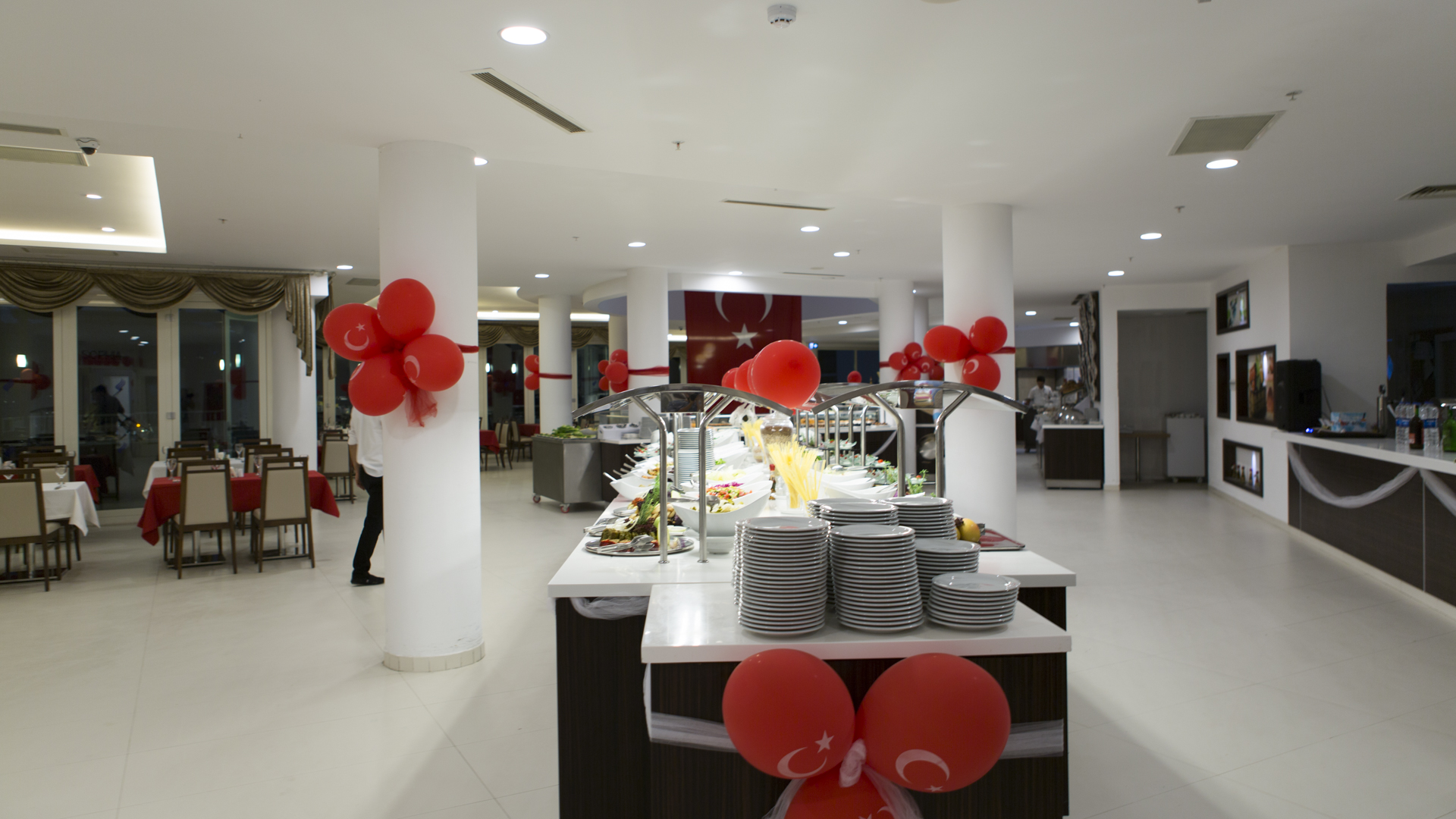 MAIN RESTAURANT