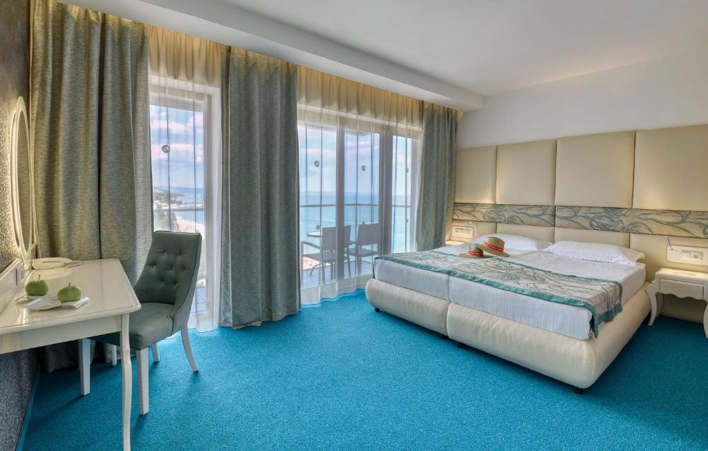 JUNIOR SUITE TOP FLOOR WITH SEA VIEW