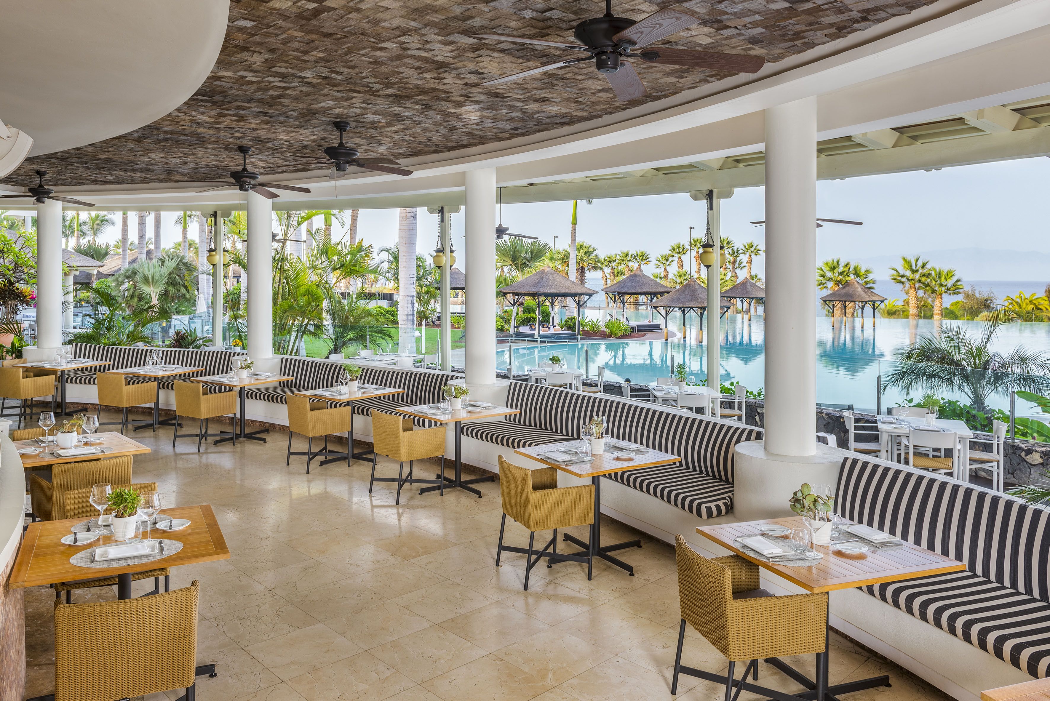 OASIS POOL GRILL
