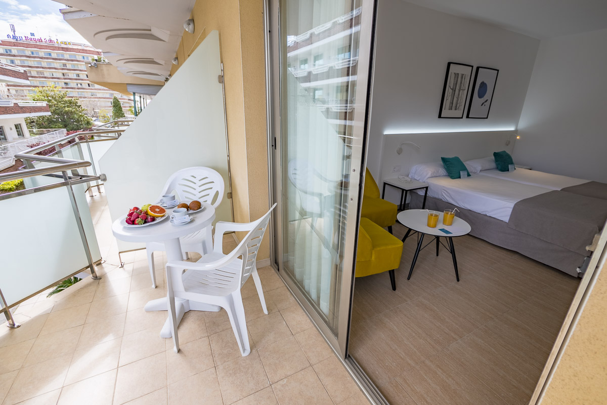 PREMIUM ROOM