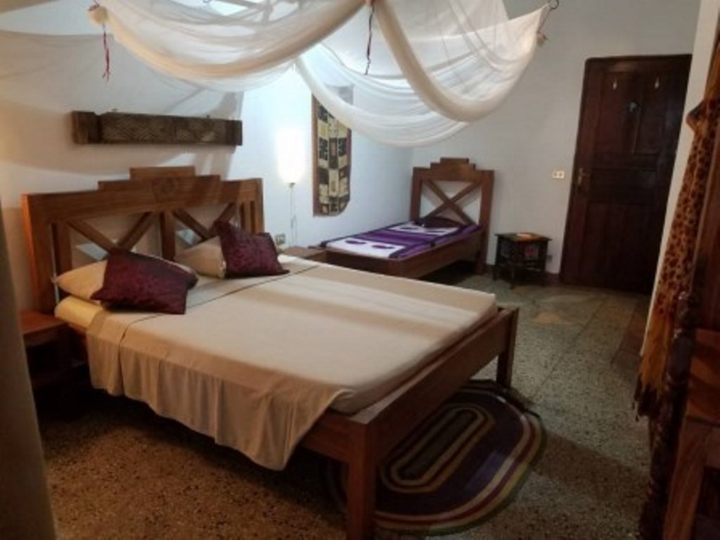 STANDARD MANSARD ROOM