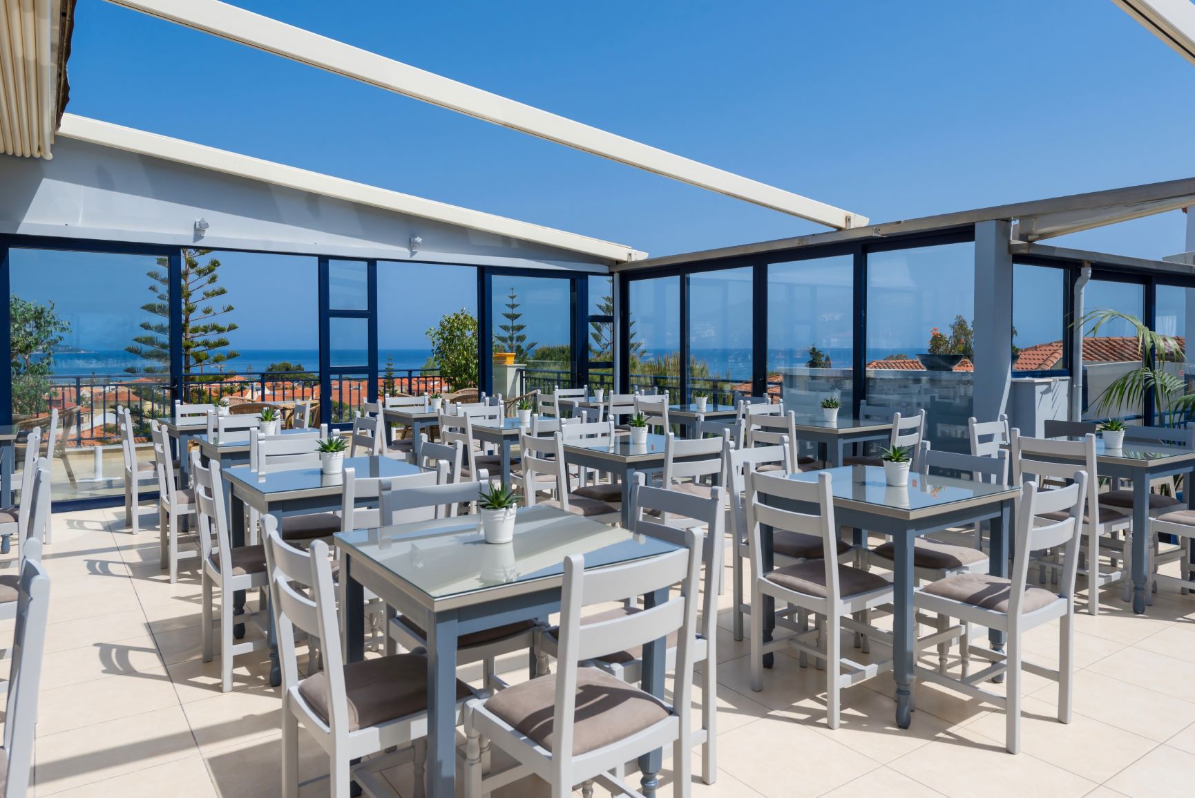 ROOF GARDEN  BAR
