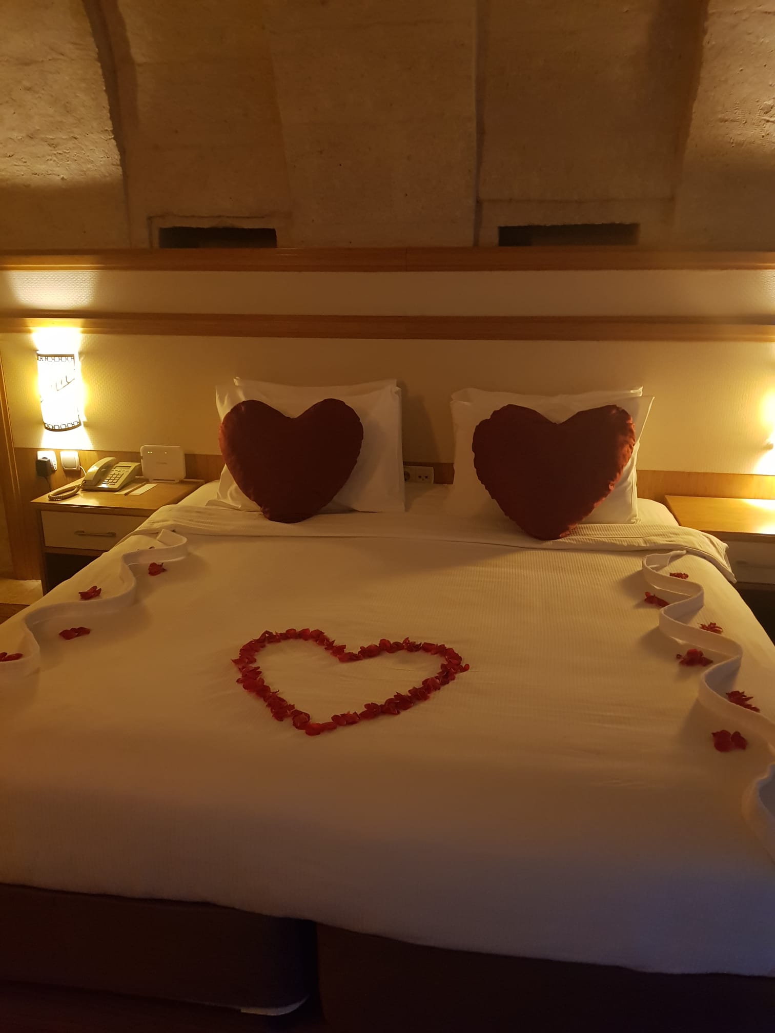 Deluxe Cave Room