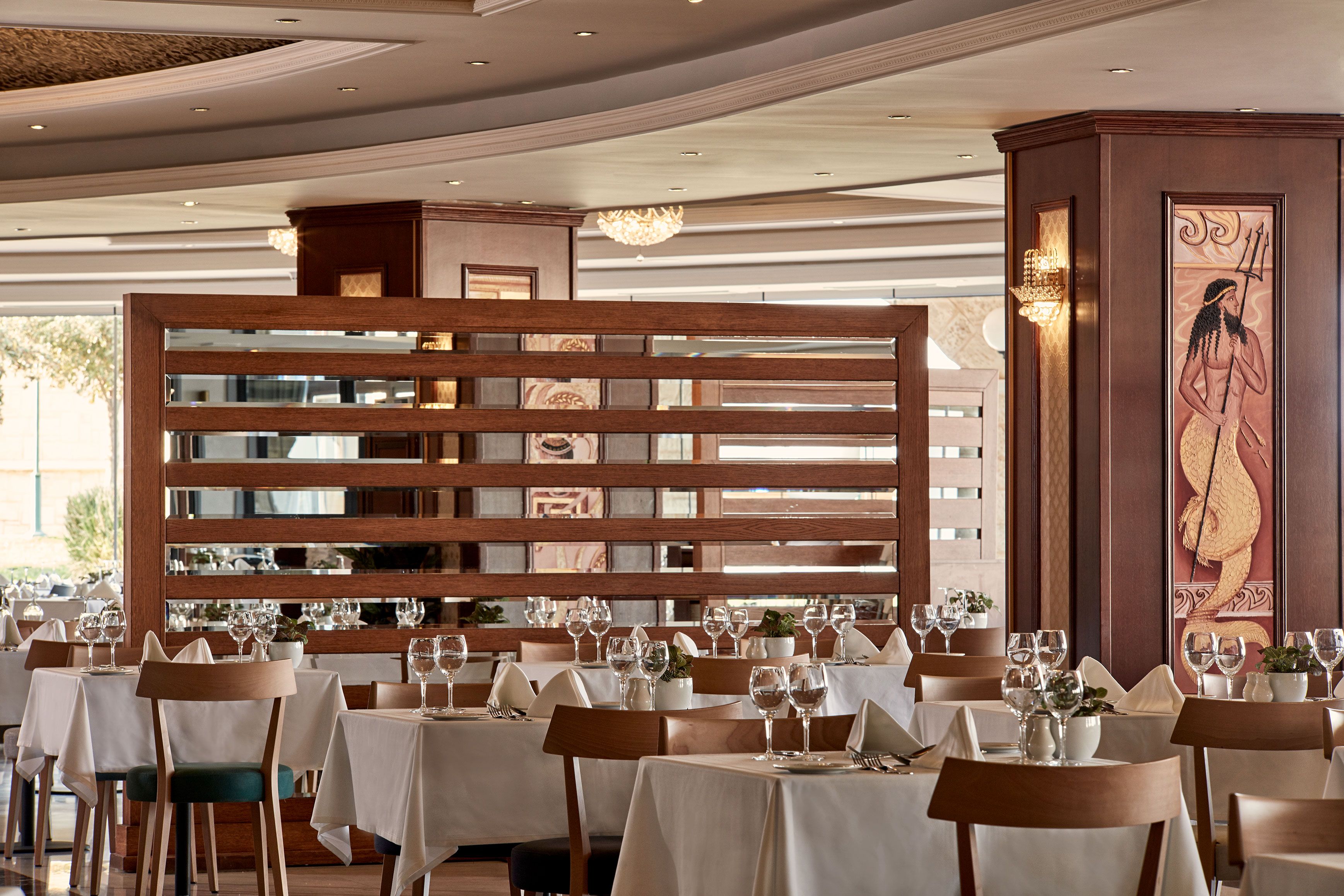 MAIN RESTAURANT