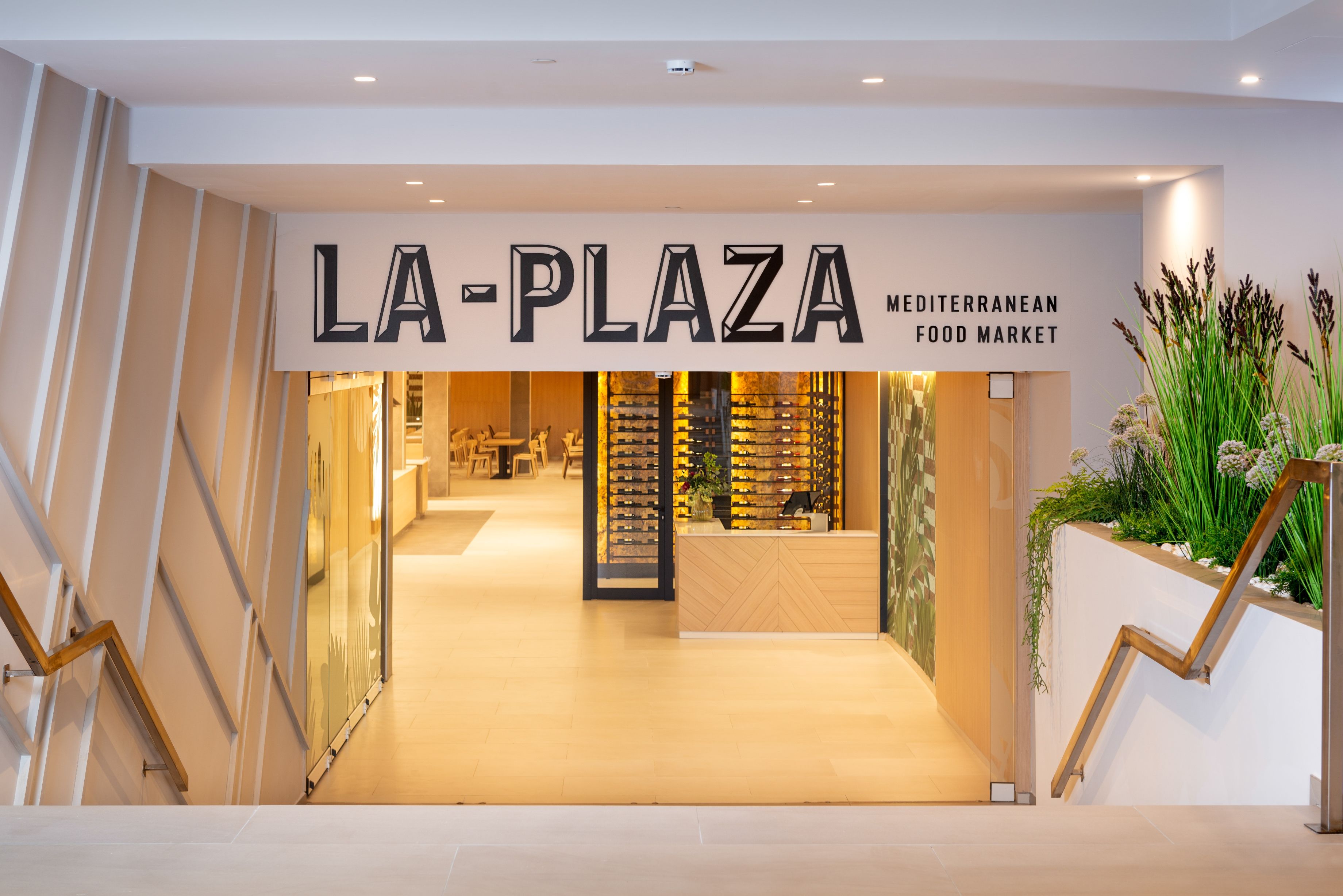 LA PLAZA