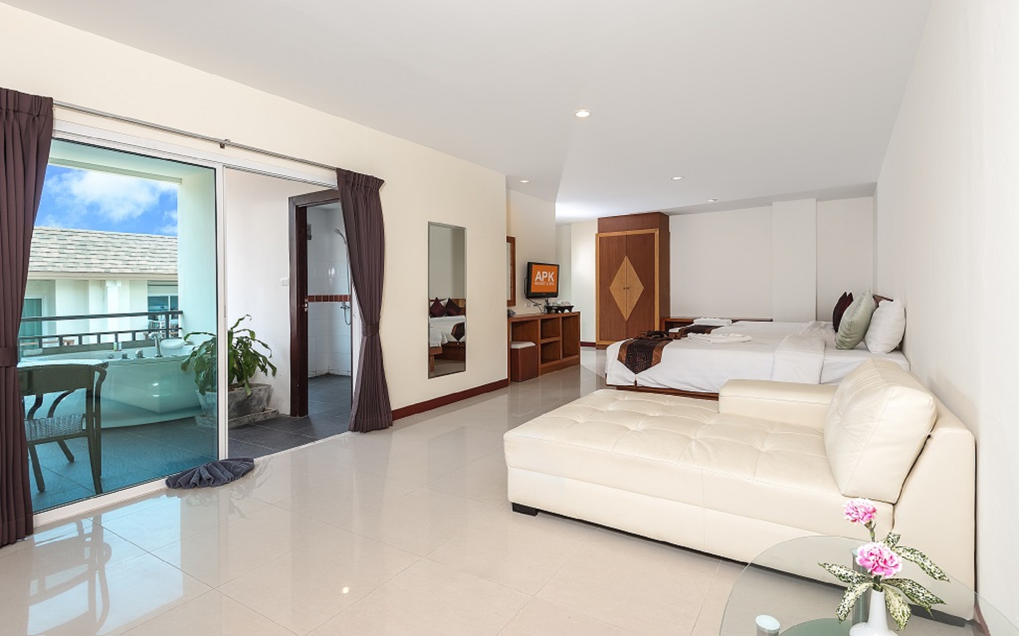 JUNIOR SUITE 