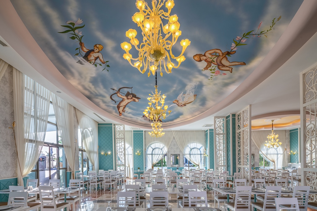 MAIN RESTAURANT