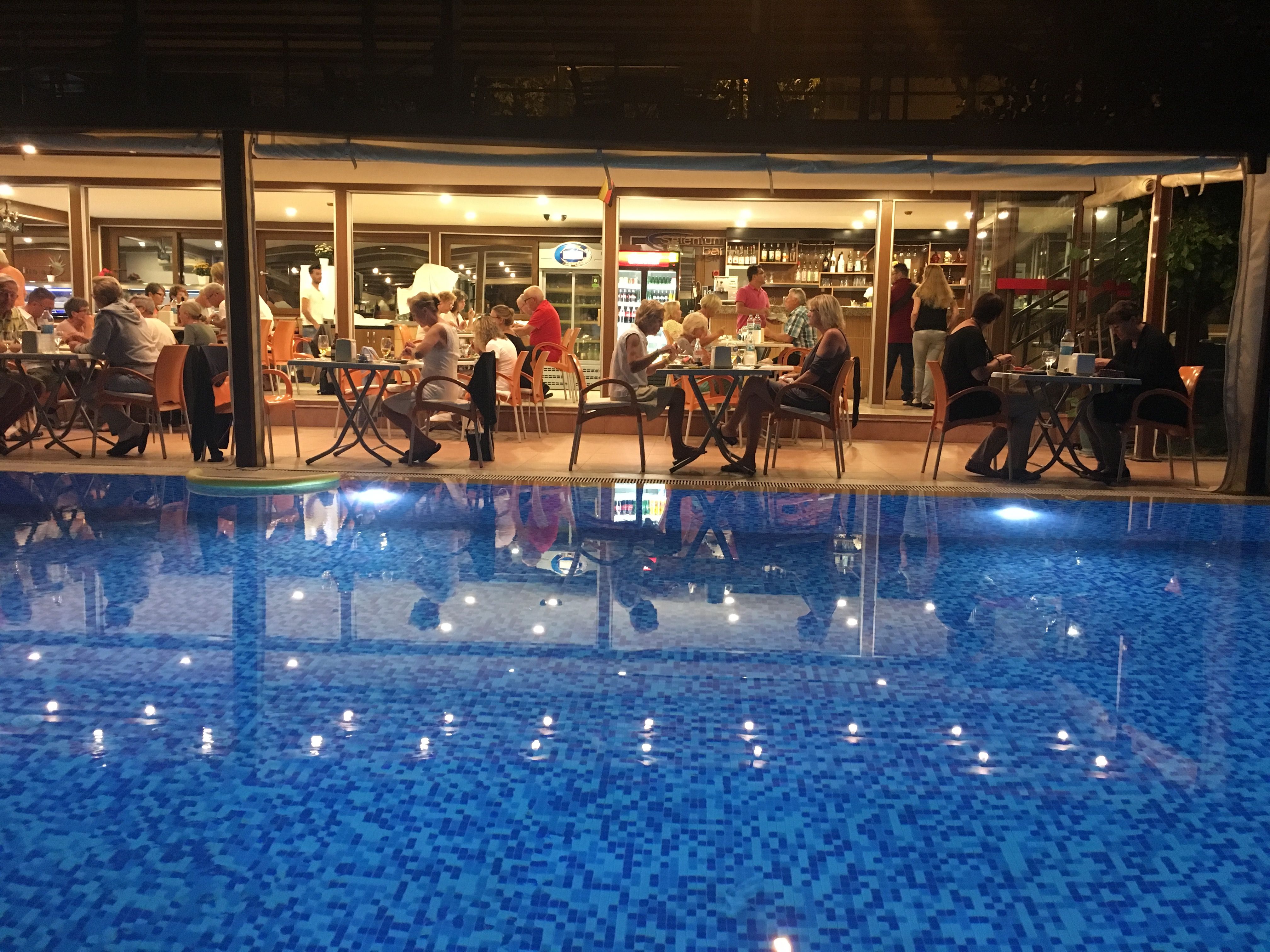 Piscina exterioara/interioara