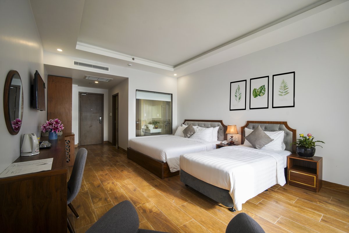 EXECUTIVE TRIPLE SEAVIEW