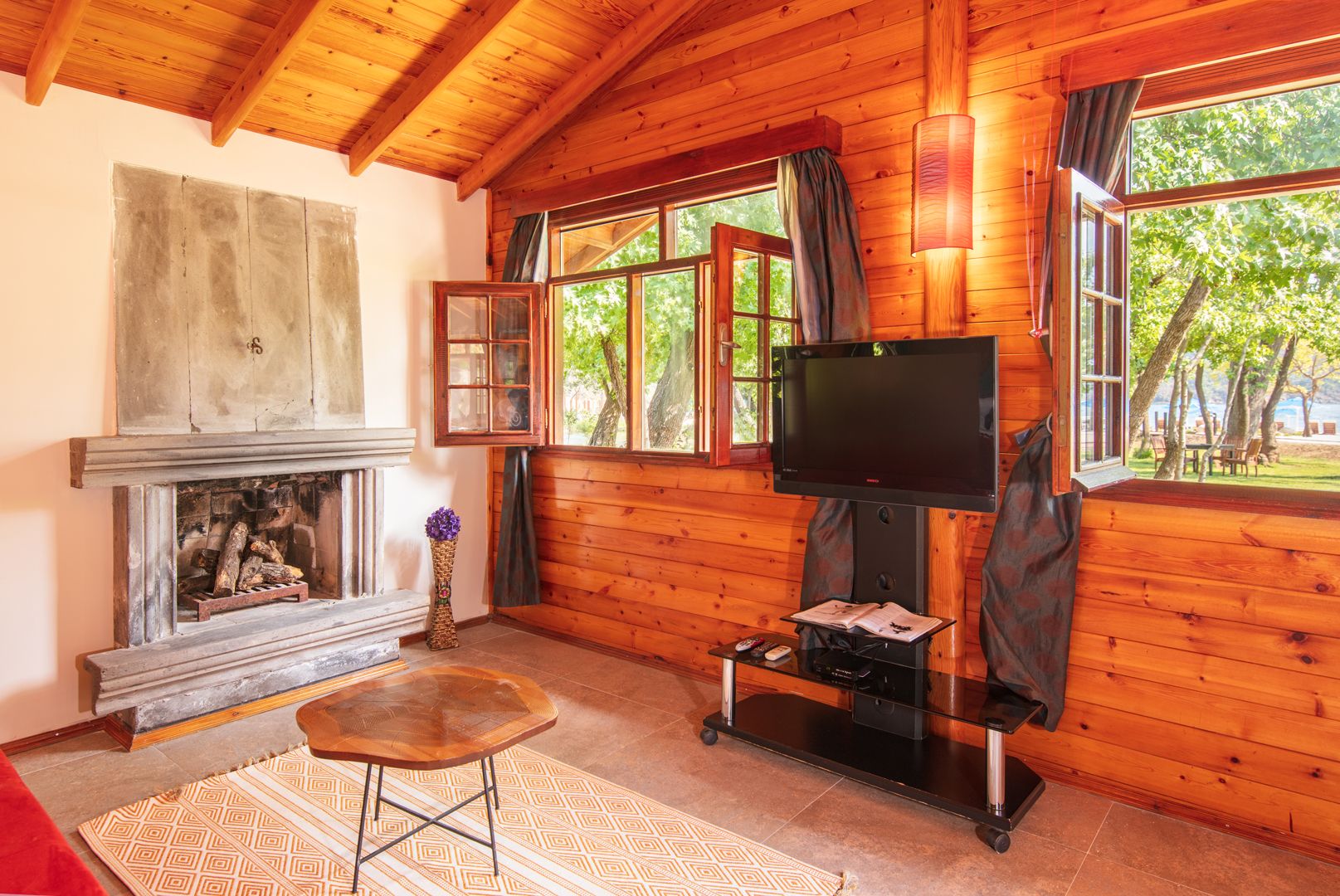 DELUXE BUNGALOW