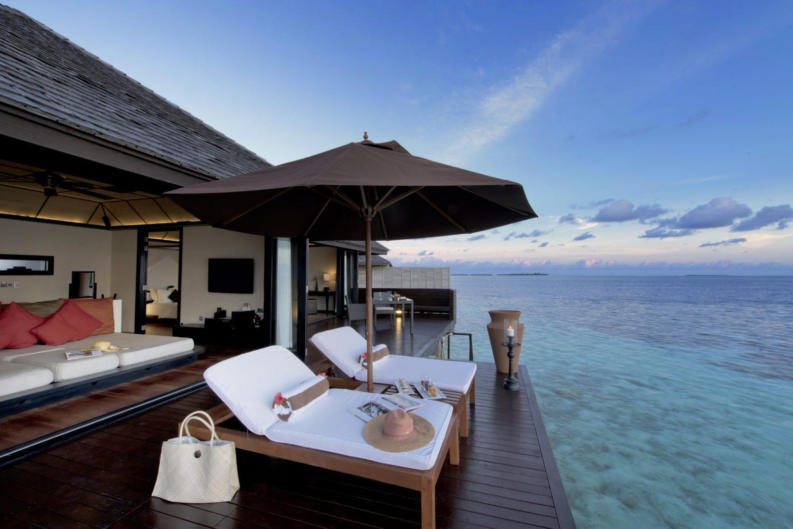SUNSET WATER SUITE