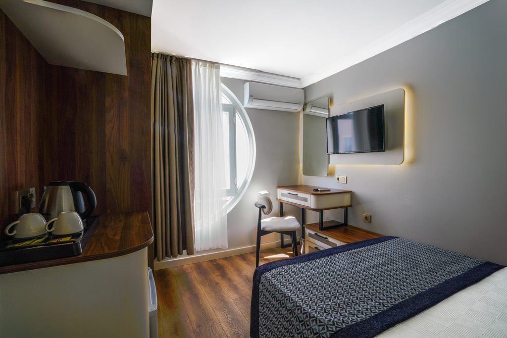ECONOMY ROOM 