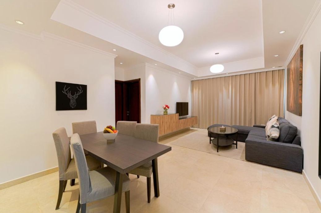 ONE BEDROOM APARTMENT