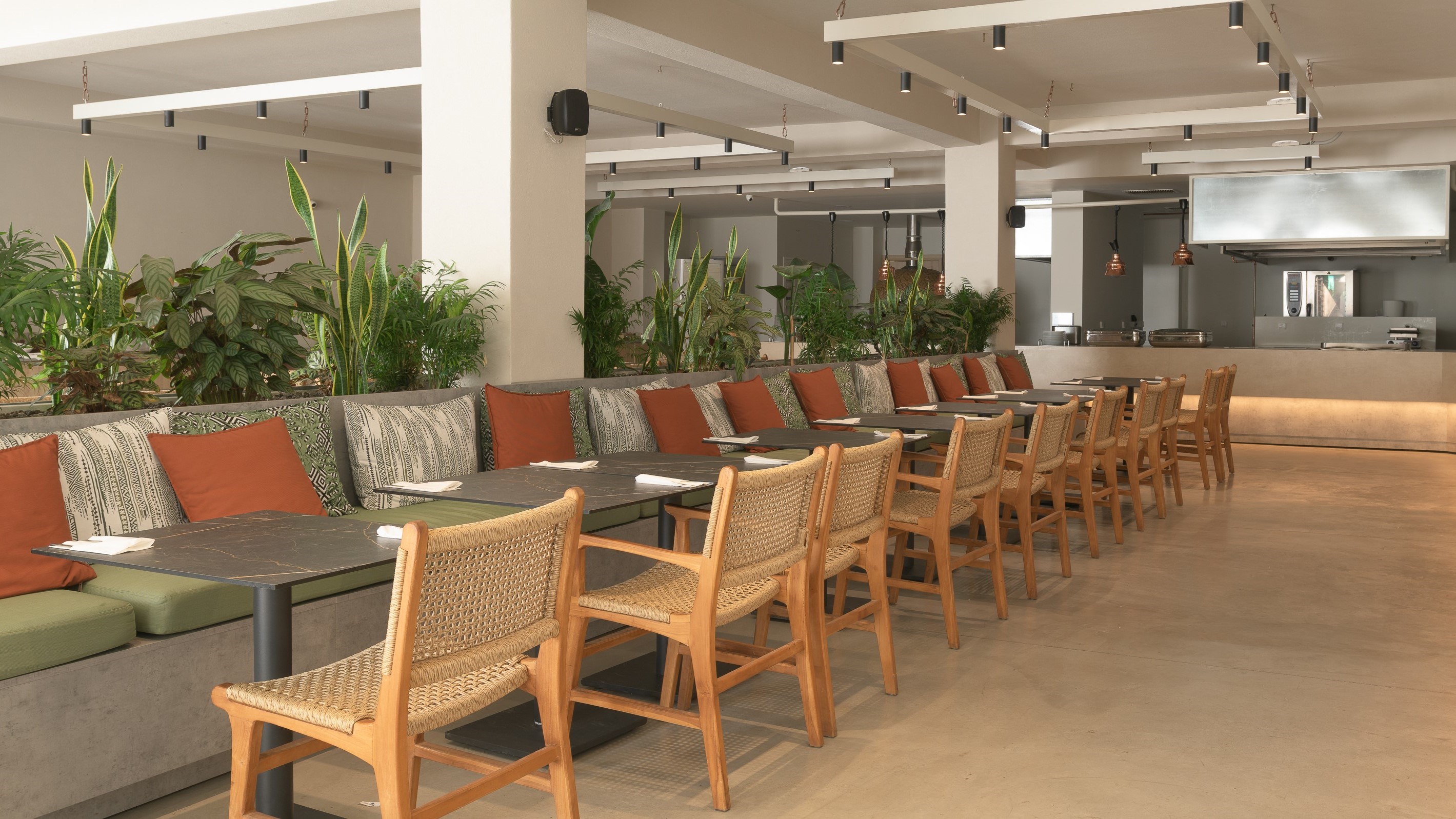 Main restaurant 