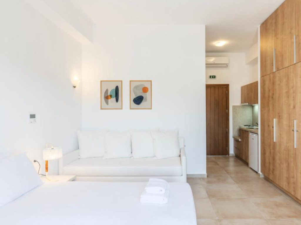 Chill Out Room for 3 