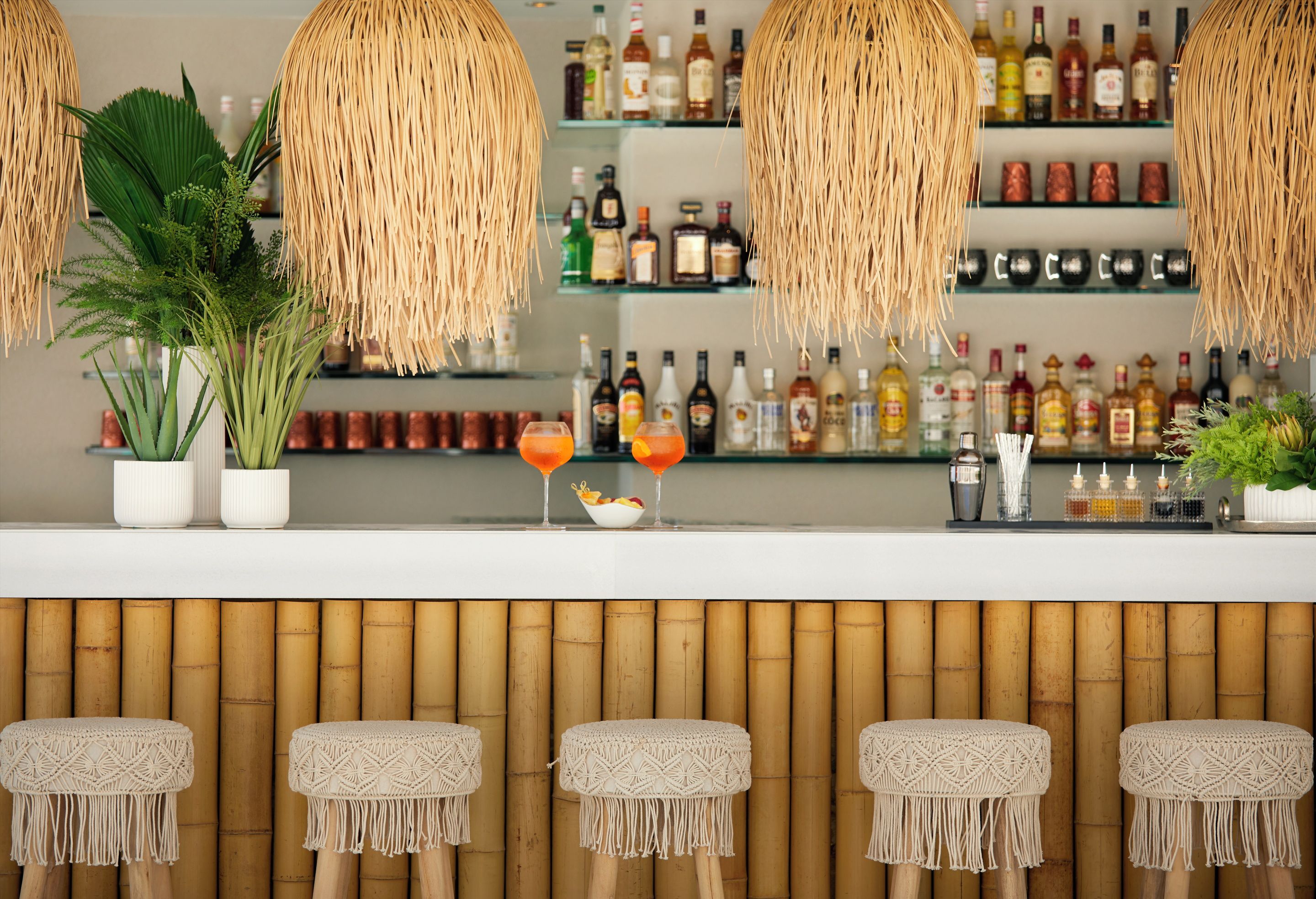 Deluxe Lobby Bar