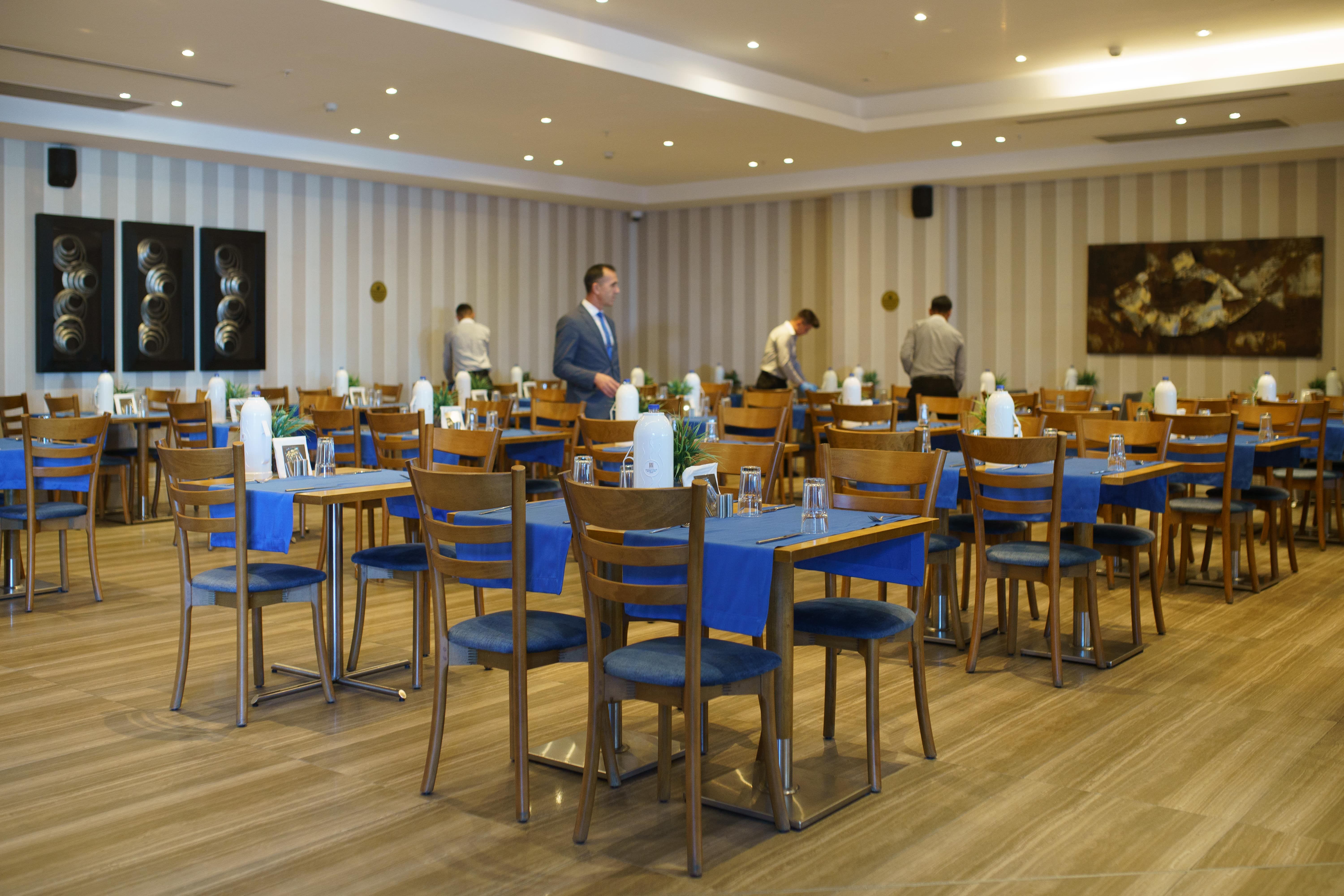 MAIN RESTAURANT